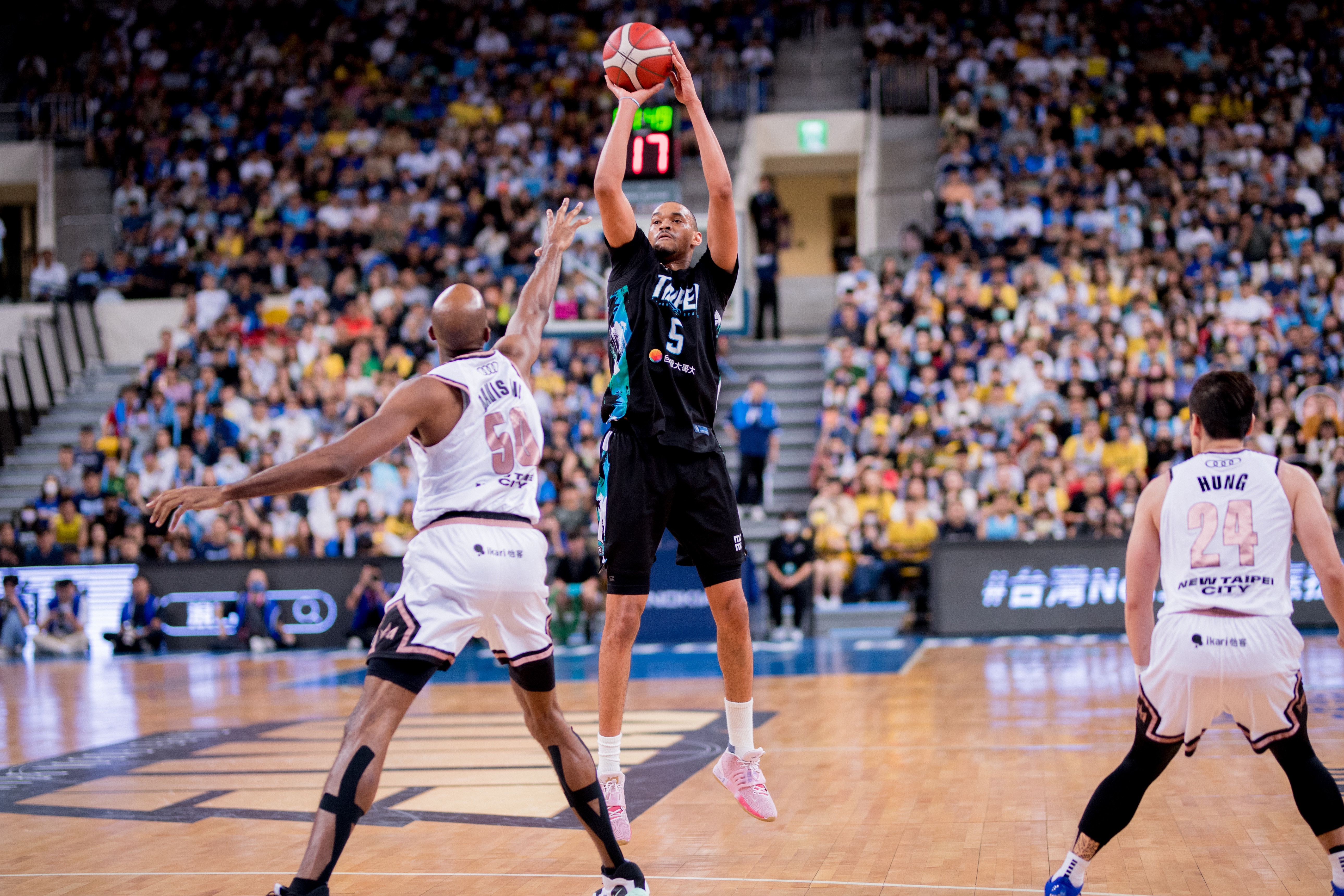 強森首奪FMVP　富邦3連霸發3000萬獎金