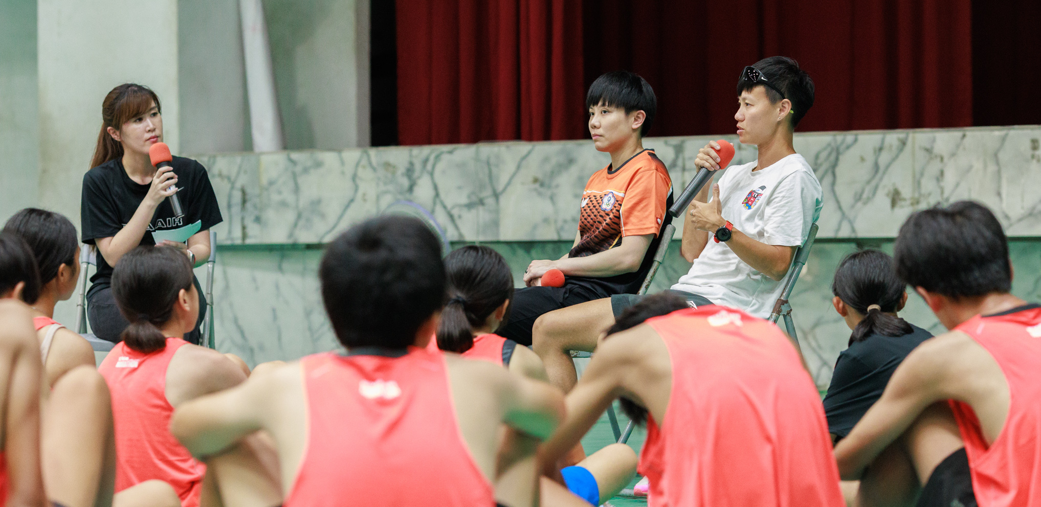 長榮航空城市觀光馬拉松幼苗計畫　奧運國手巡迴校園傳承