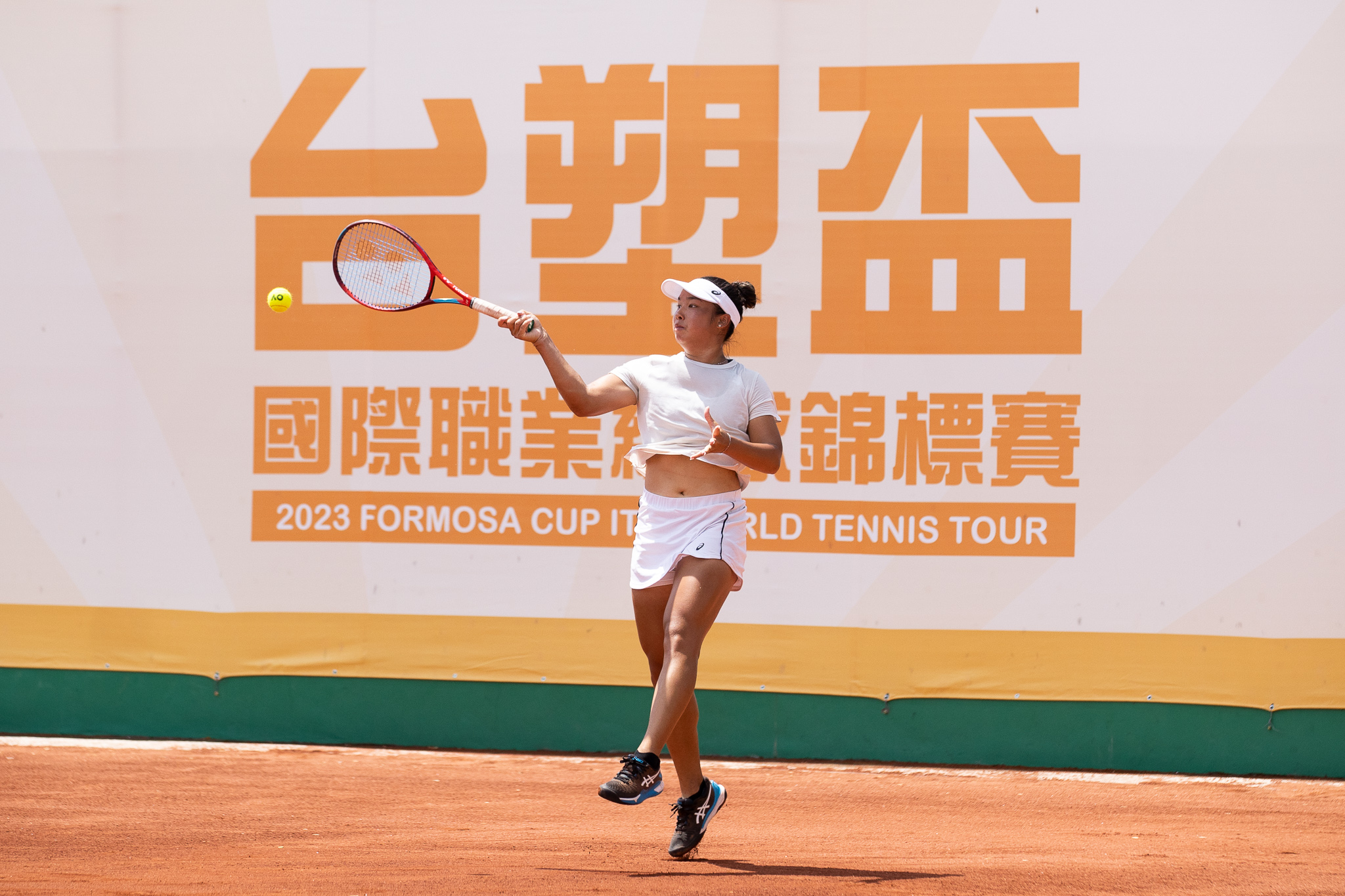 台塑盃第1人　楊亞依雙料冠軍、連2週單打封后