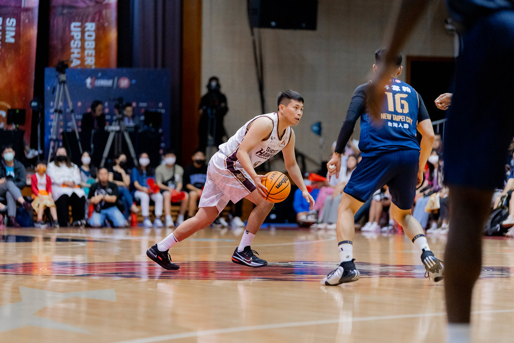 成功扮演救火隊　獵鷹與吳彥侖續約