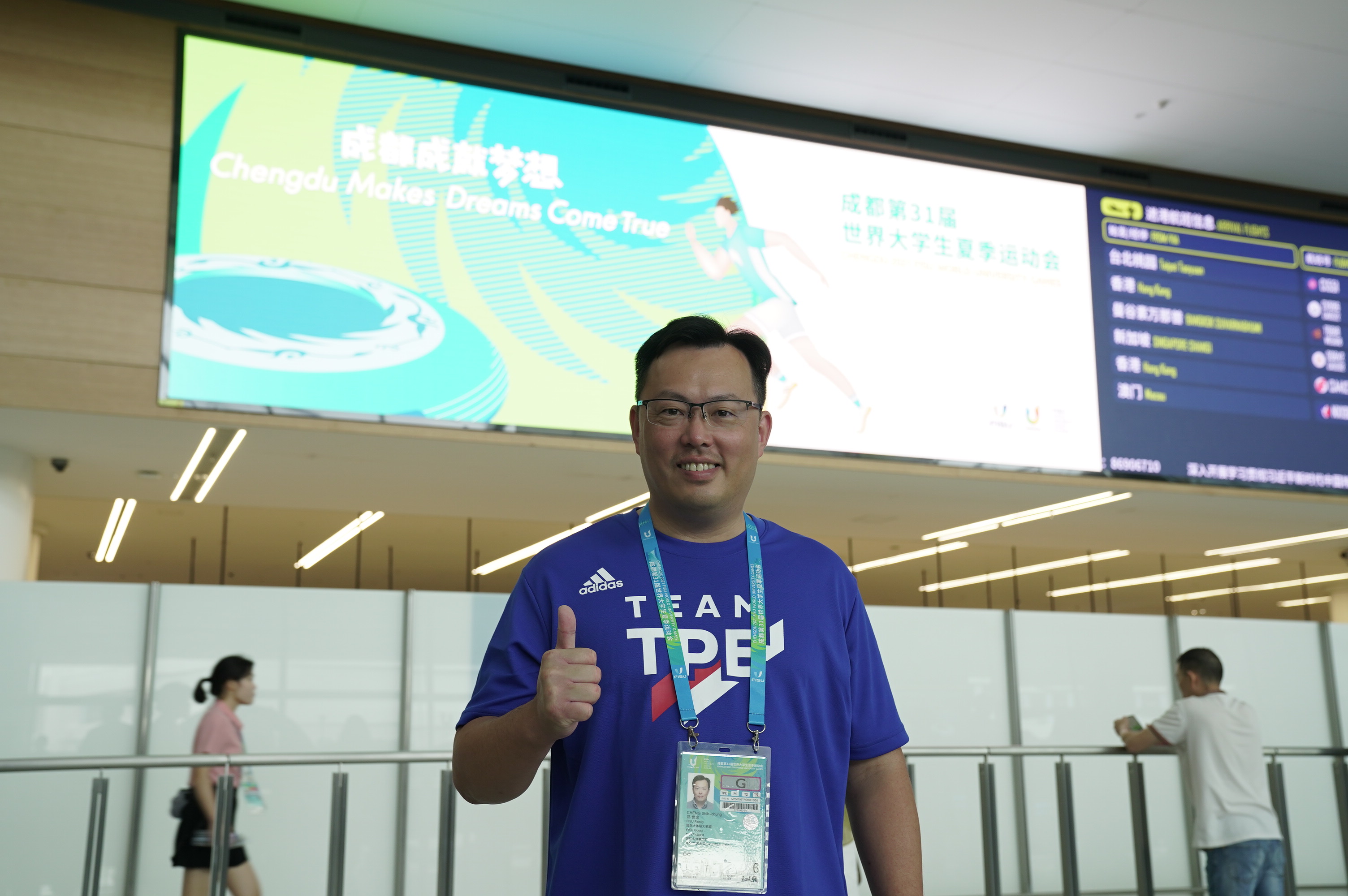 中華最大團抵成都　體育署長鄭世忠接機：希望讓選手安心備戰