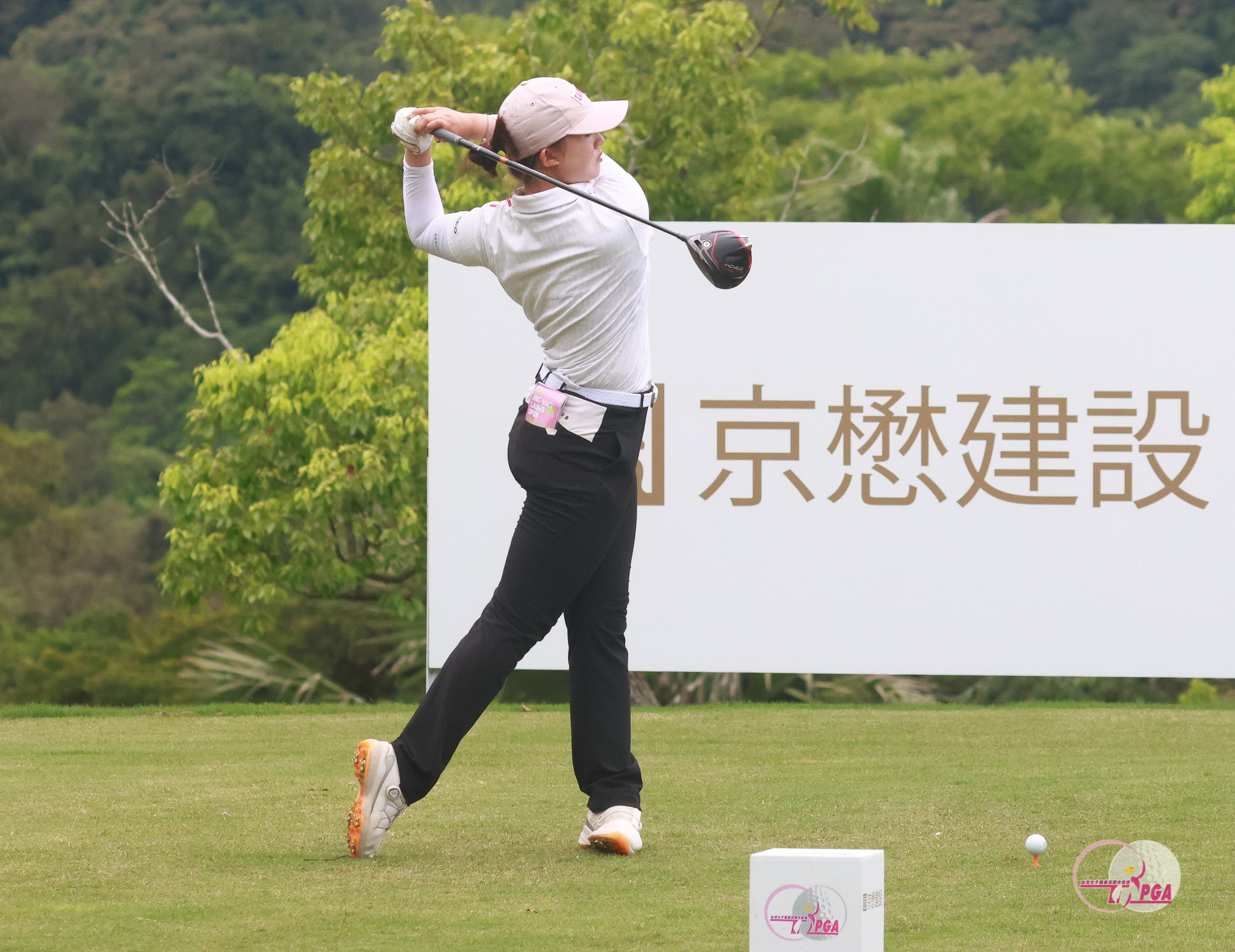 洪玉霖推桿發威　躍居單獨領先