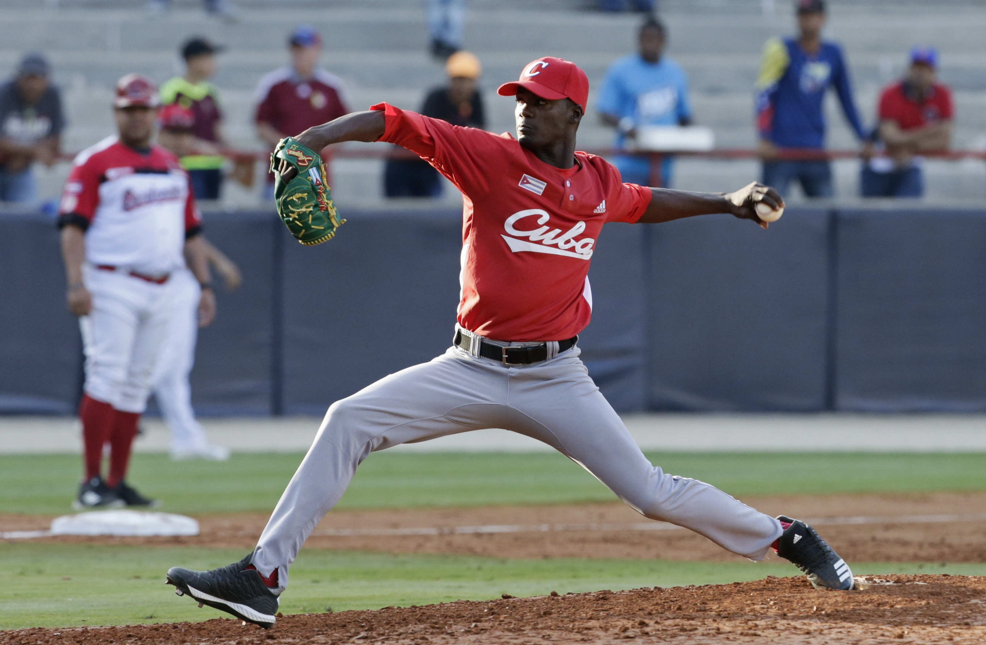 經典賽後遺症？　軟銀鷹古巴最強牛棚動手術本季報銷