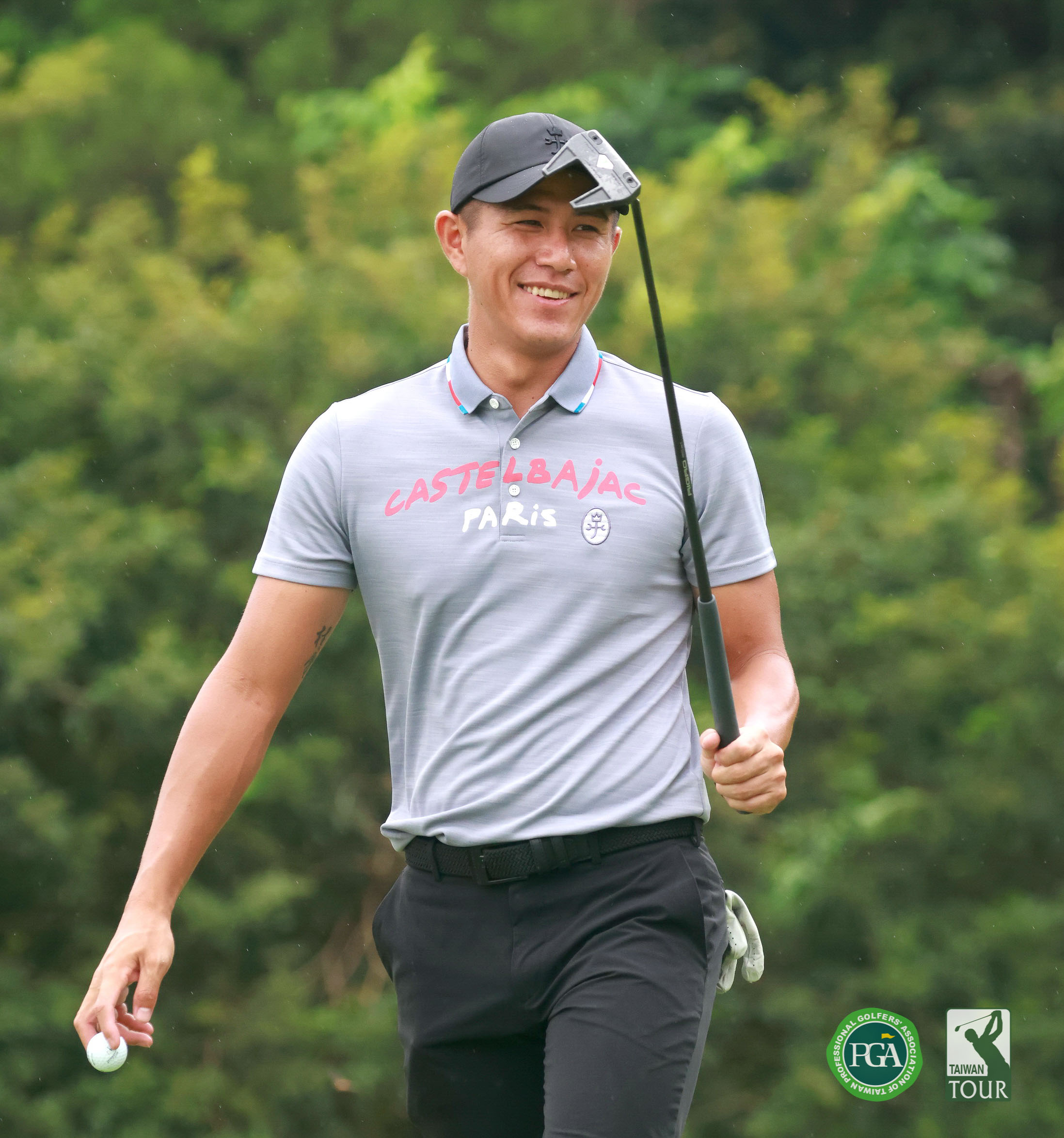 洪駿剛繳69桿　排名暫升首位