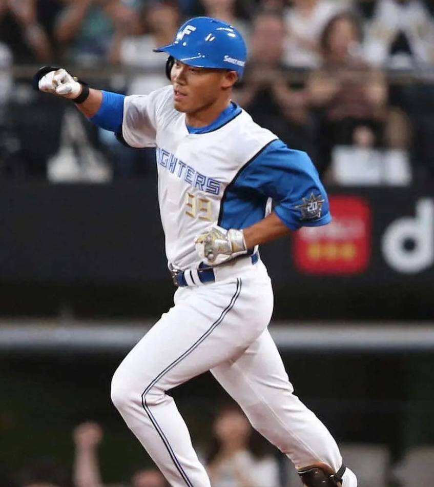 日職》看到台灣「王柏融」球衣飄揚火腿主場！　日媒感受到WBC後外籍球迷變多