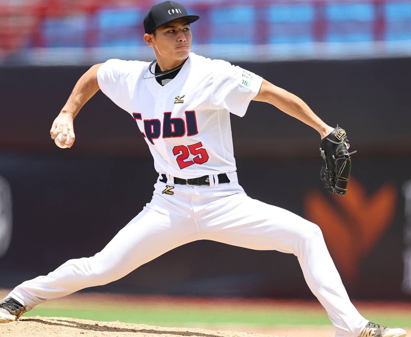 富邦悍將簽2自培選手　台伊混血爾曼羅索普加盟