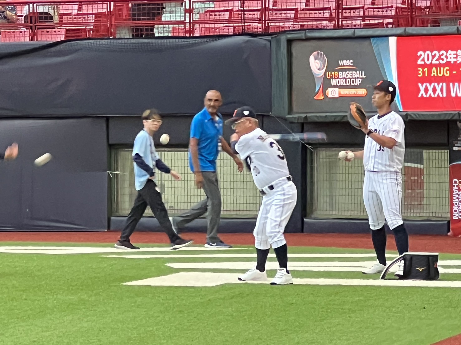 U18日本先發出爐　賽前監督親自敲滾地球練習