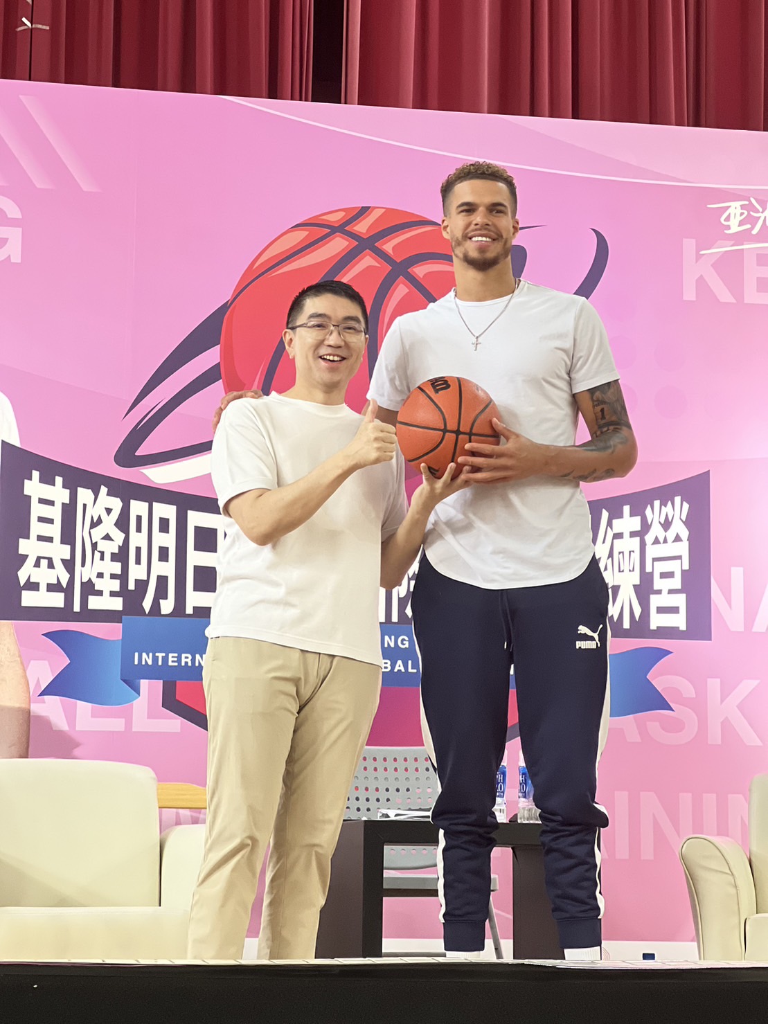 Michael Porter Jr.造訪基隆　親自下場訓練示範