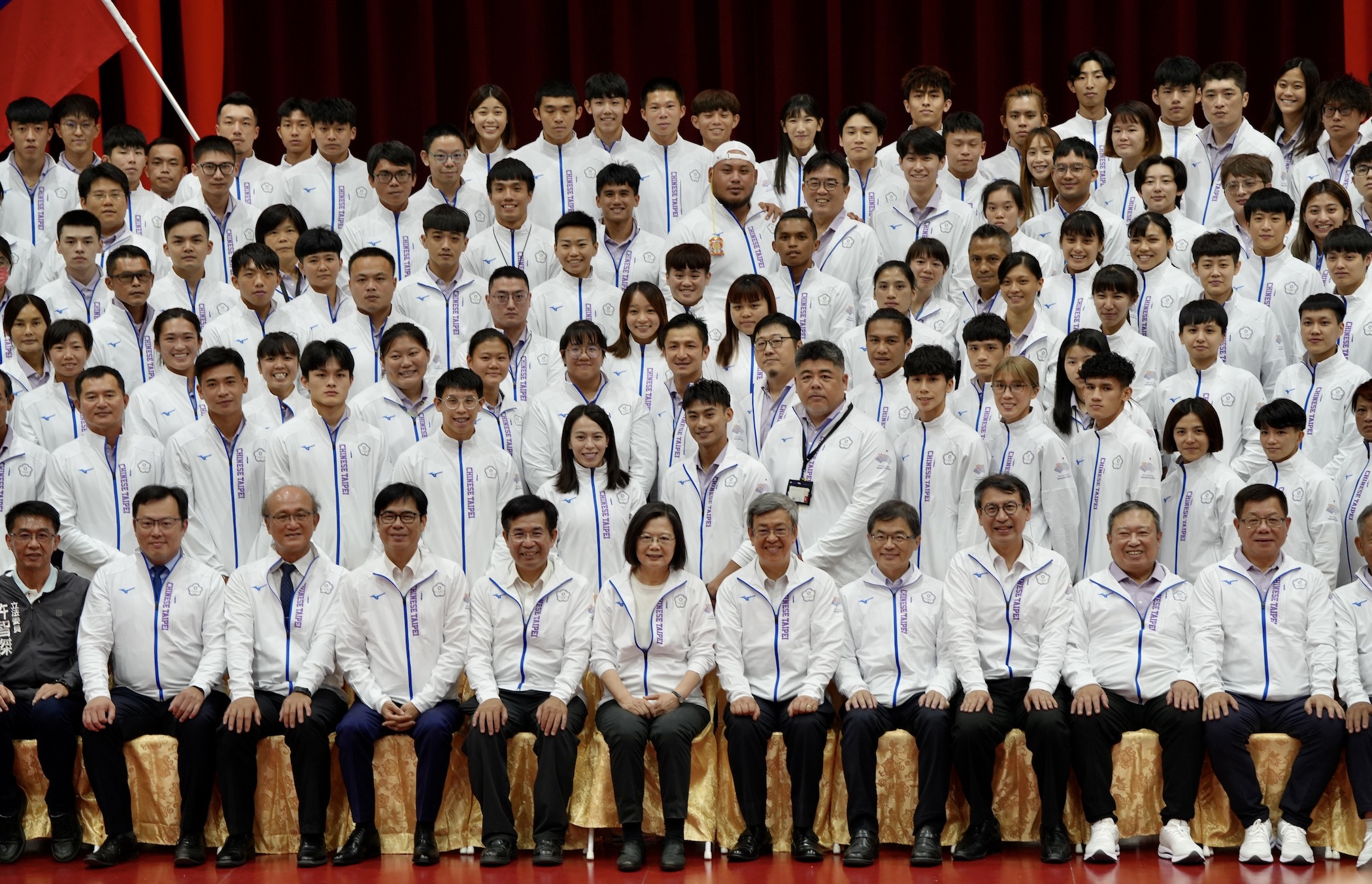 空手道好手辜翠萍、谷筱霜　總統面前展歌喉