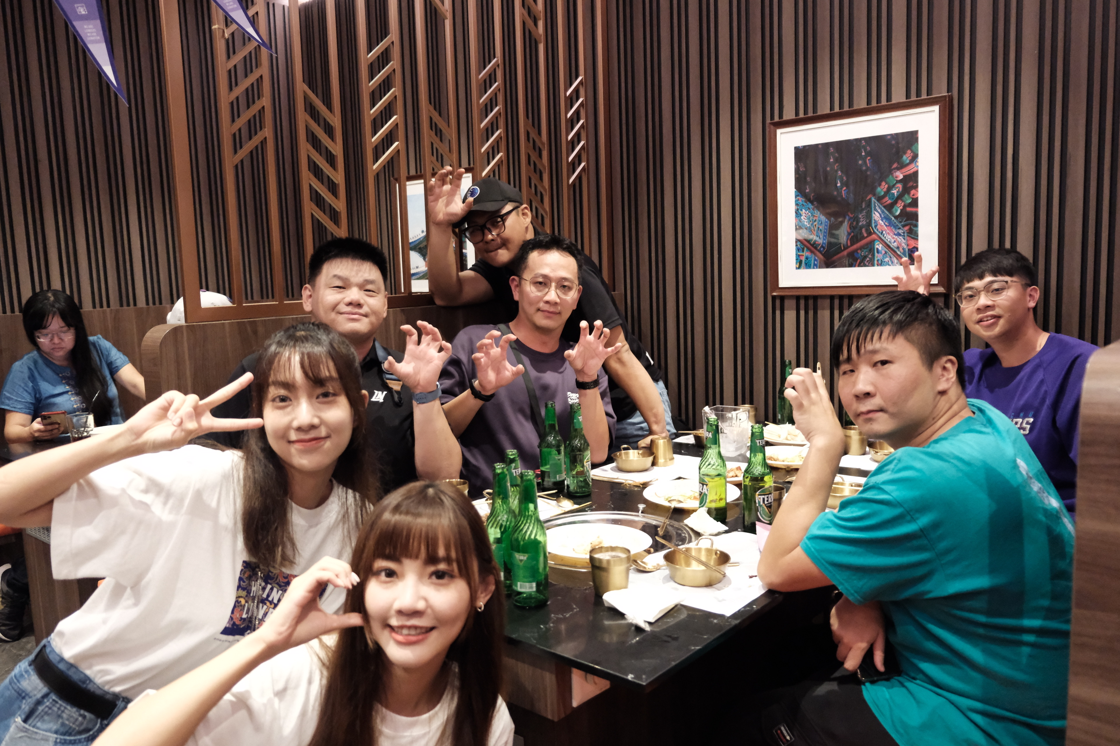 攻城獅鐵粉跟到新加坡　與球員零距離接觸