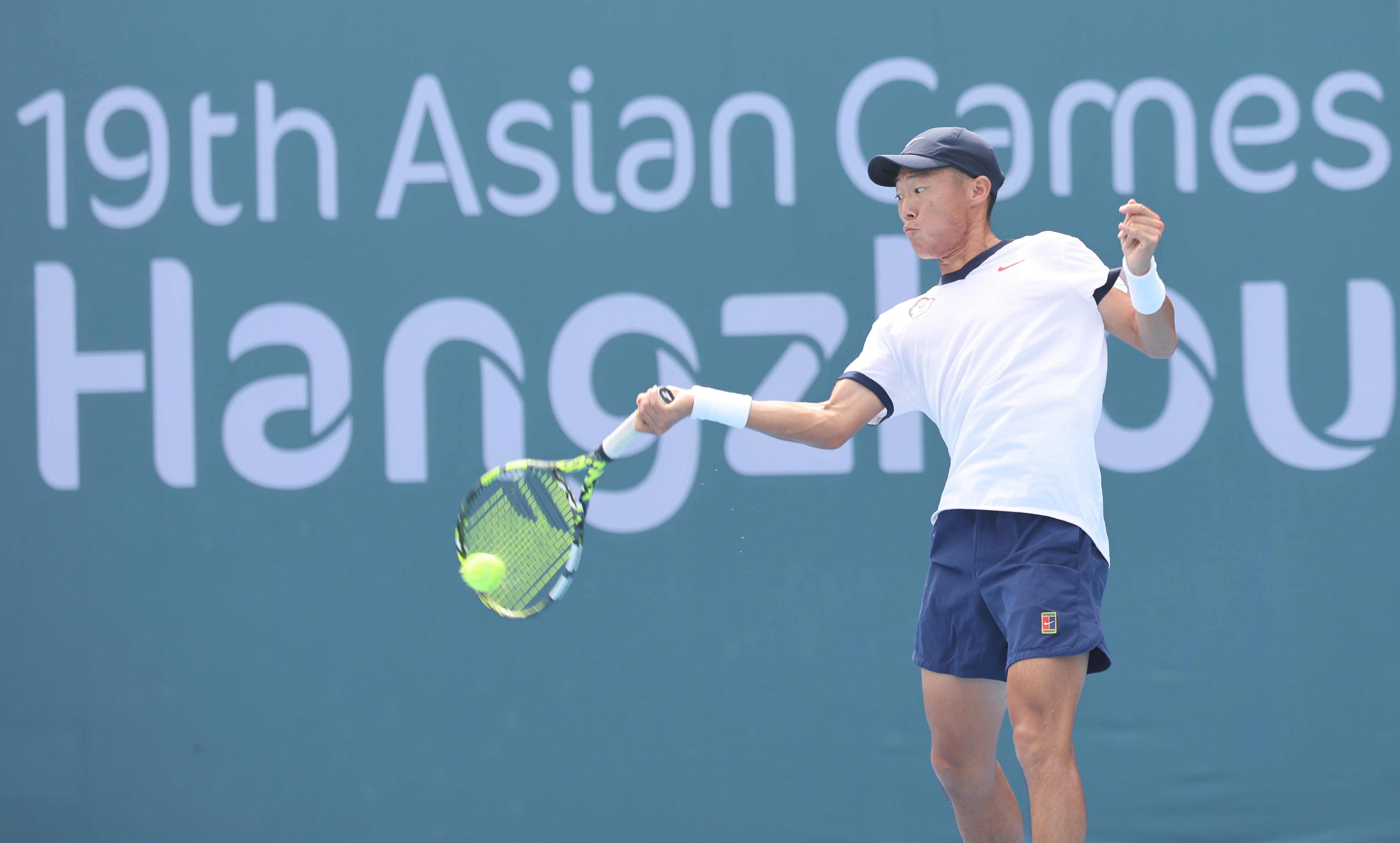 杭州亞運》「夜市球王」曾俊欣8強惜敗　關鍵在第3盤有抽筋