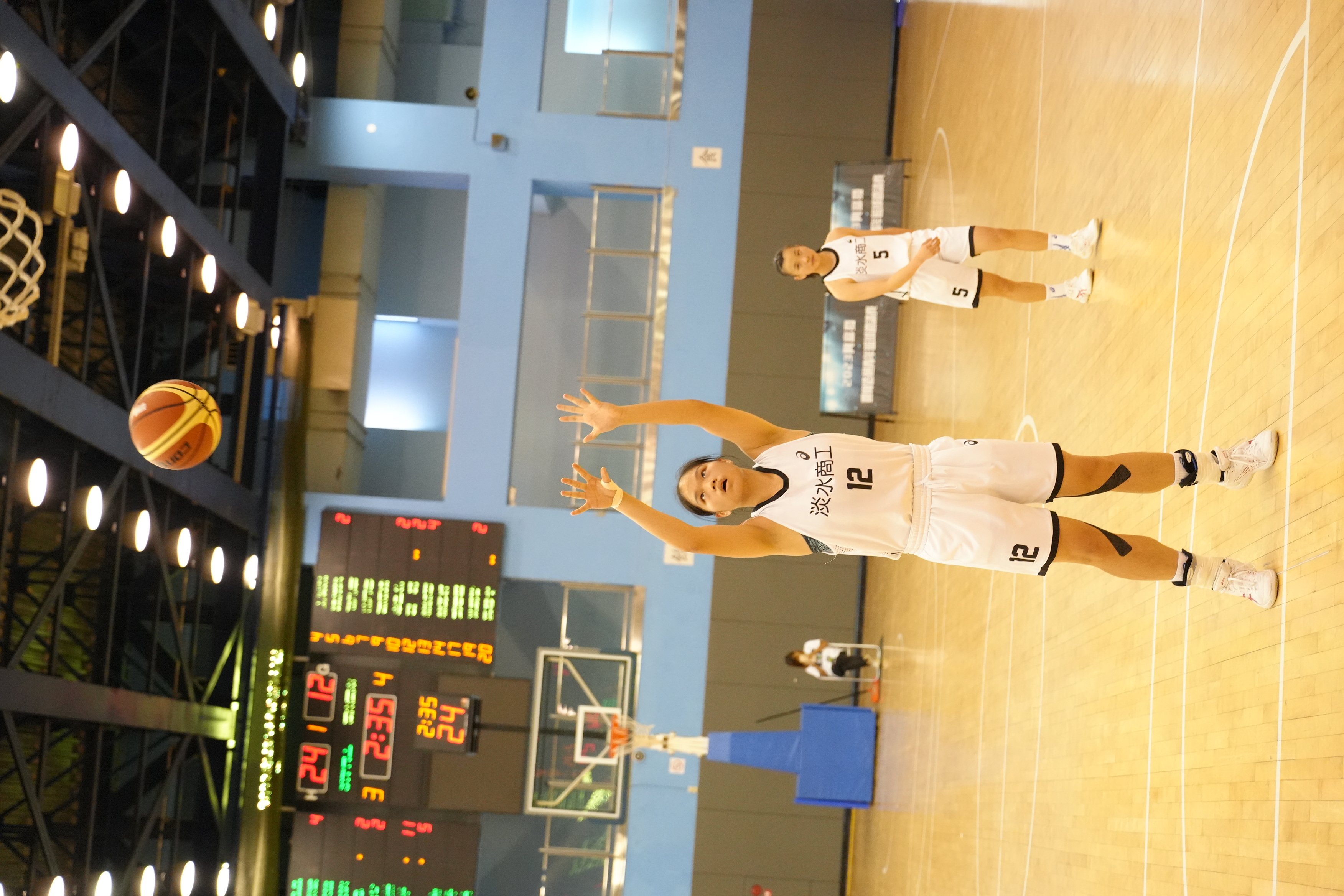 廖秀珍連5場20分10籃板　淡商登峰造極封后