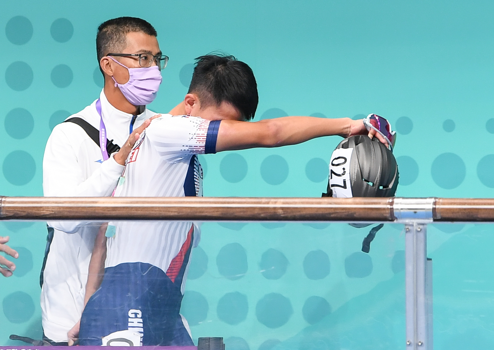 杭州亞運》滑輪黃玉霖終點前遭推擠被判失格　賽後淚崩無法接受