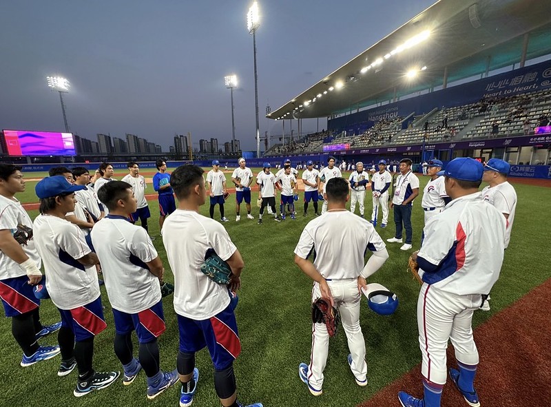 杭州亞運》辜仲諒到浙江揭碑女棒基地　再提亞洲大聯盟