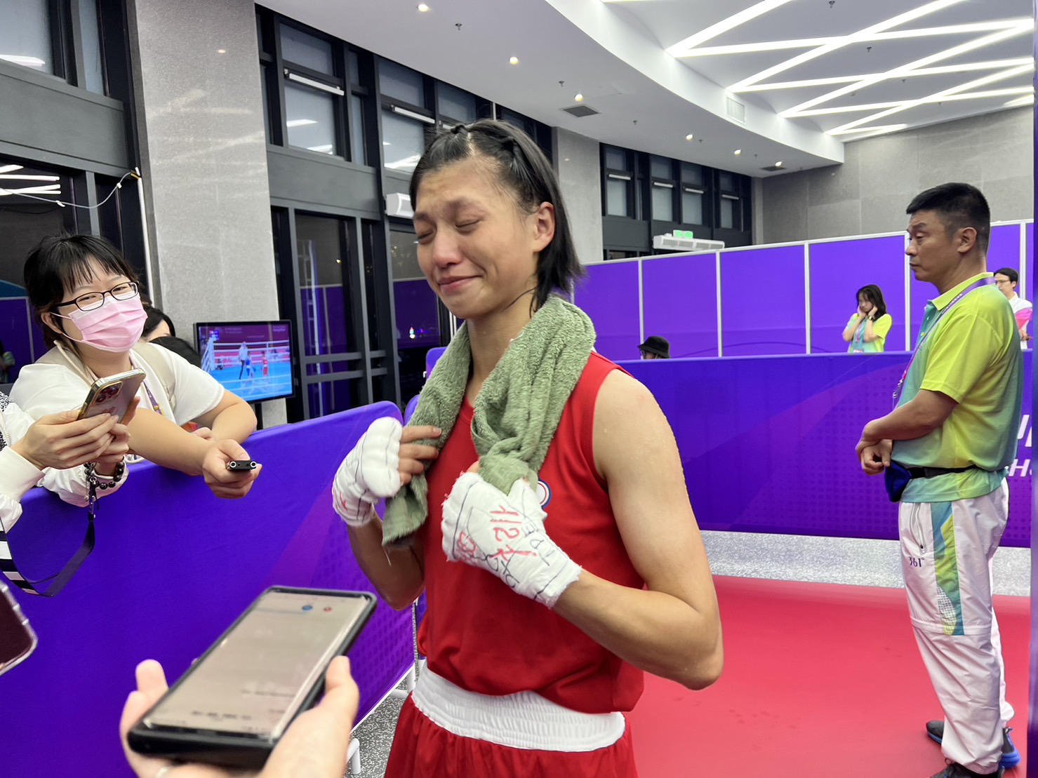 杭州亞運》滿意拳擊銅牌但帶點遺憾　吳詩儀落淚：是氣自己