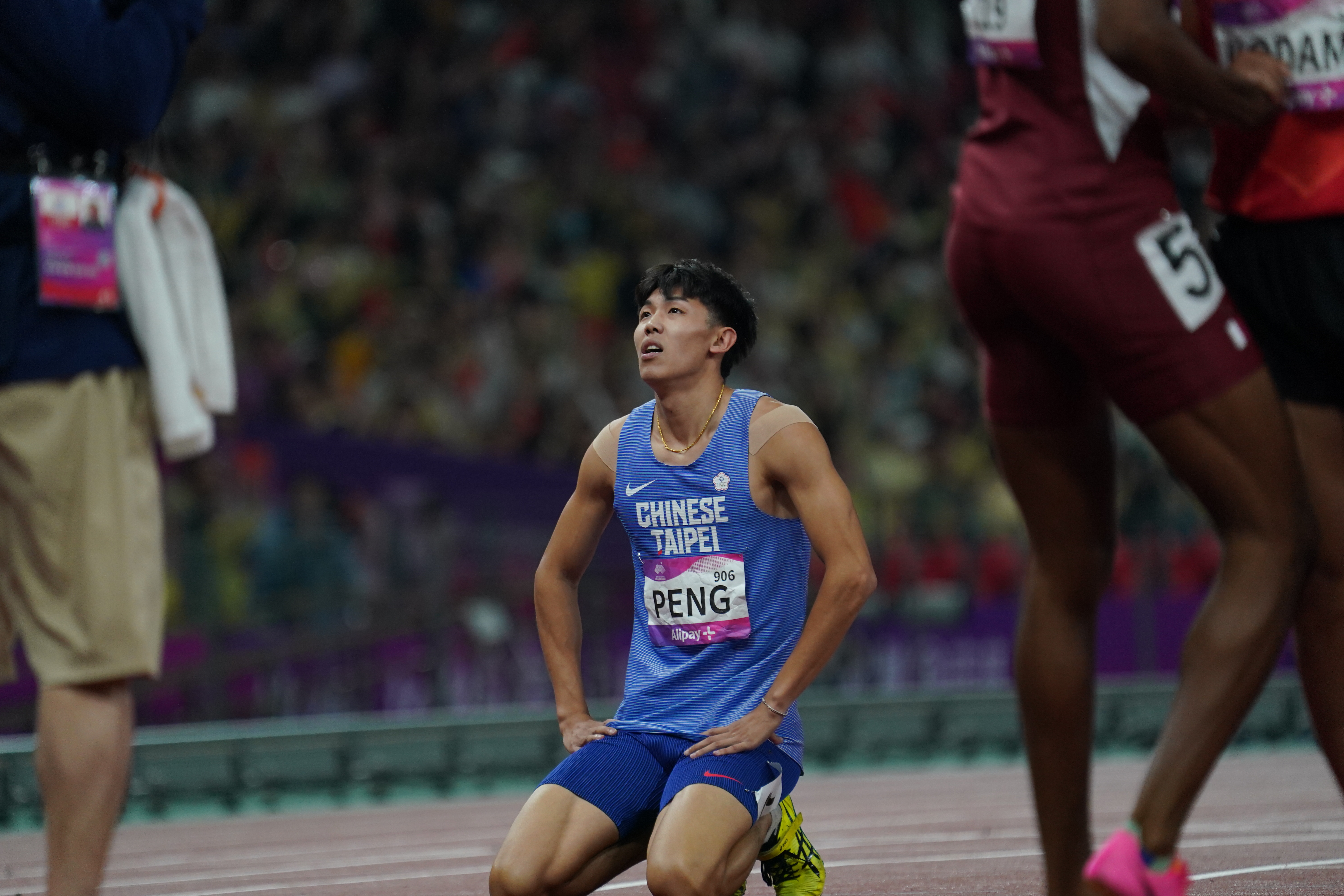 杭州亞運》確診力不從心　彭名揚400跨第7完賽懊悔落淚