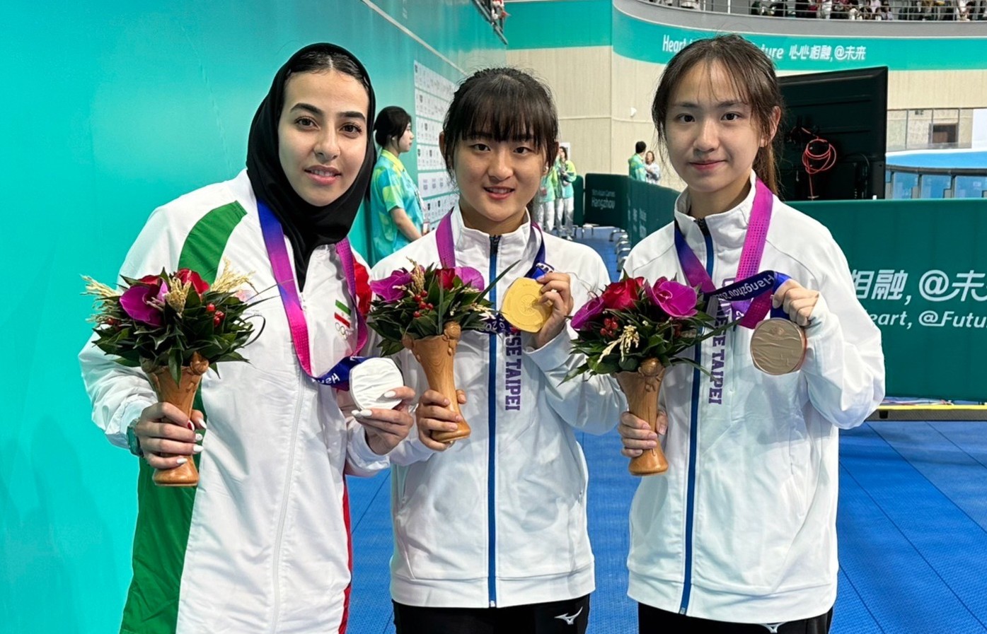 杭州亞運》滑輪溜冰女子自由式速度過樁　劉巧兮、丁于恩金包銅