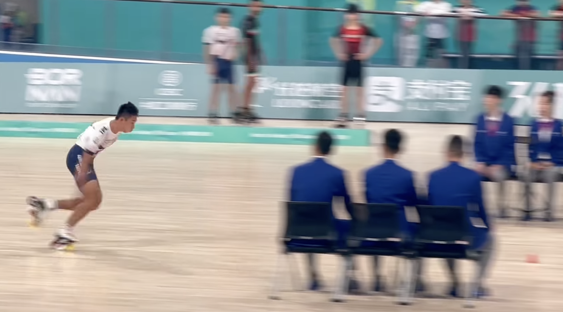 杭州亞運》滑輪溜冰男子自由式速度過樁　王宥鈞擊敗中國摘金