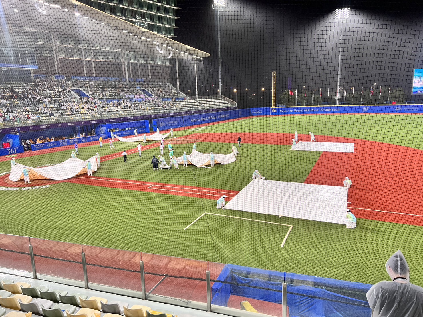 杭州亞運》中華隊0比3落後日本　比賽因雨暫停中