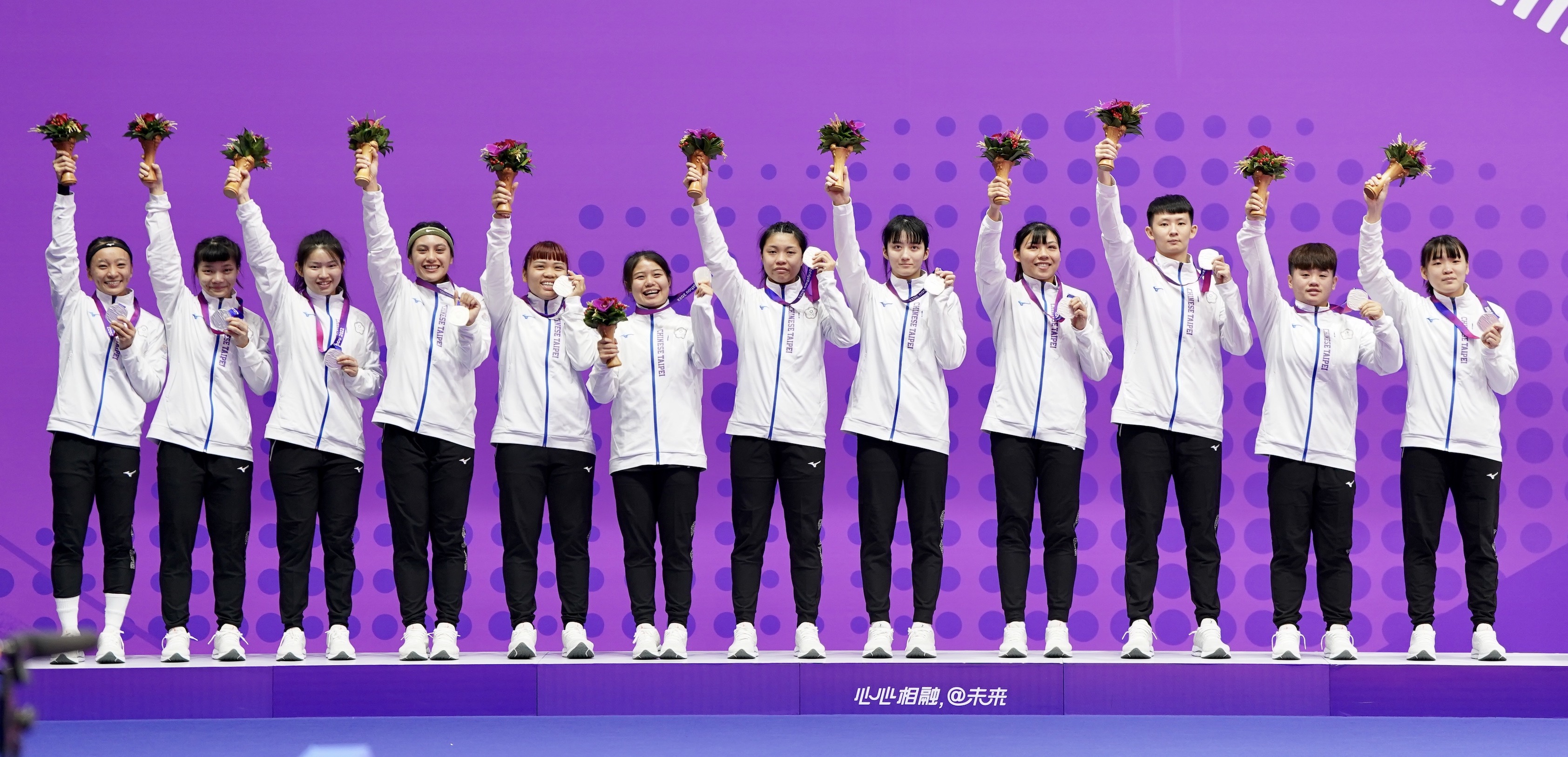 杭州亞運》女子卡巴迪惜敗印度獲銀寫新頁　教練：我們沒有放棄，抬頭挺胸往前走