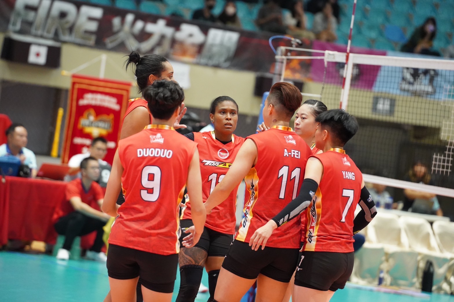 新舊外援對決　極速超跑直落3退中纖