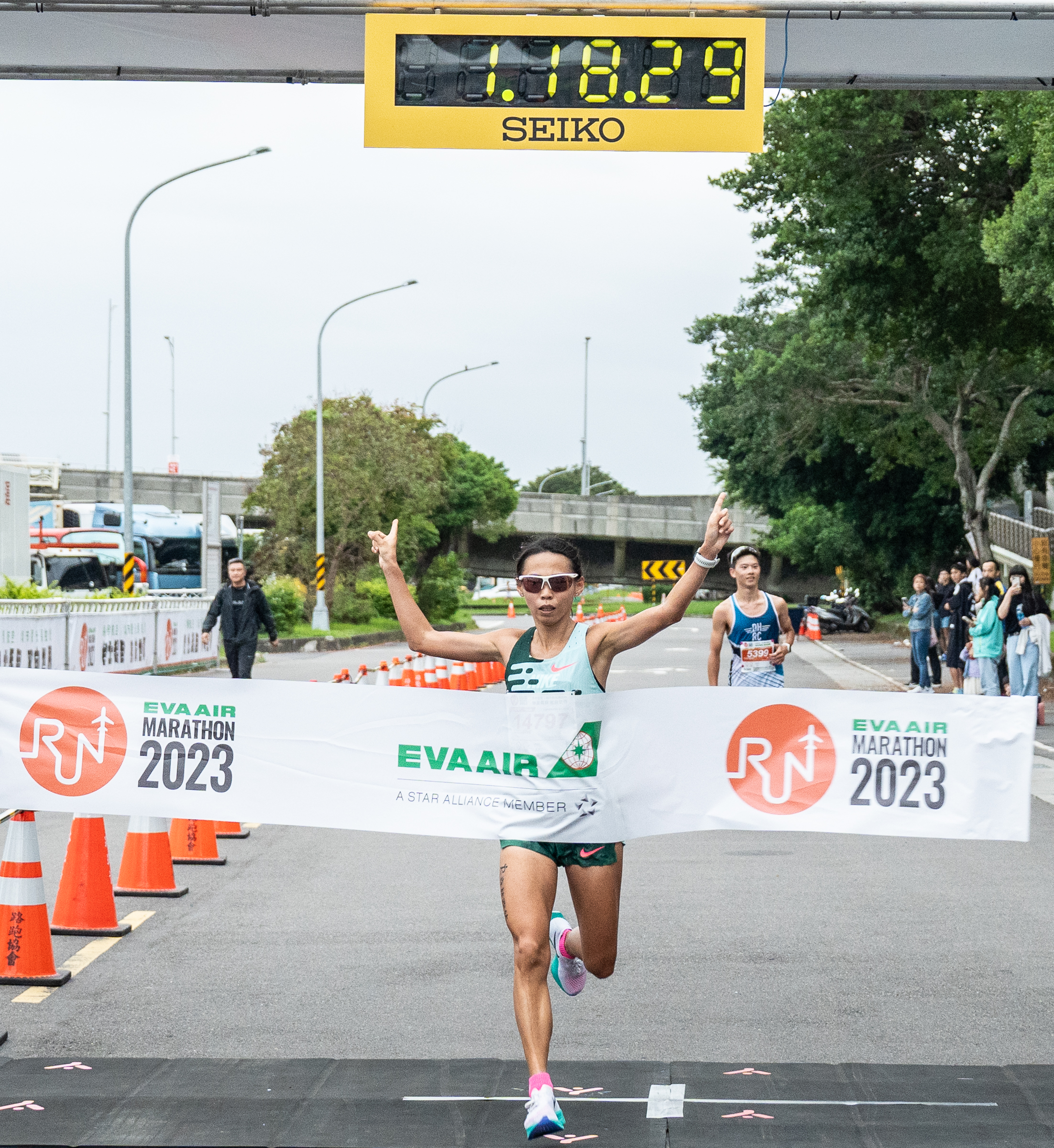 長榮城市馬拉松　曹純玉半馬5連霸