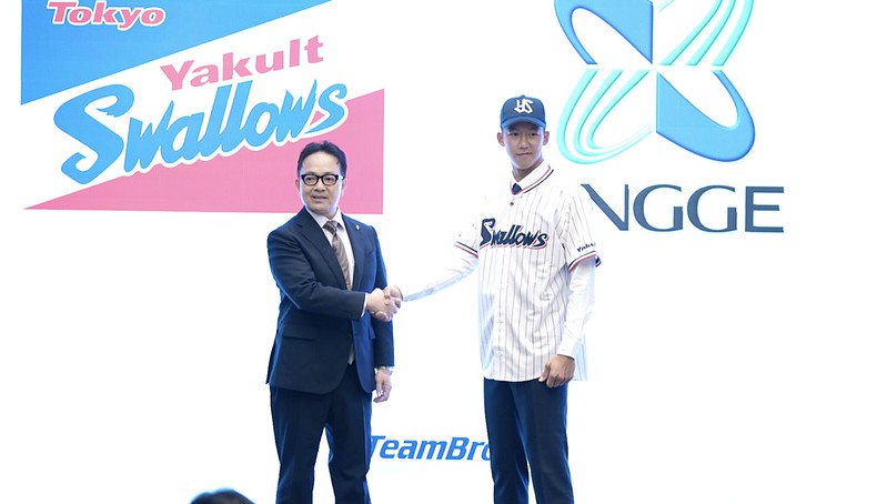 徐翔聖獲得日職指名加盟記者會　養樂多代表稱呼「高橋選手」