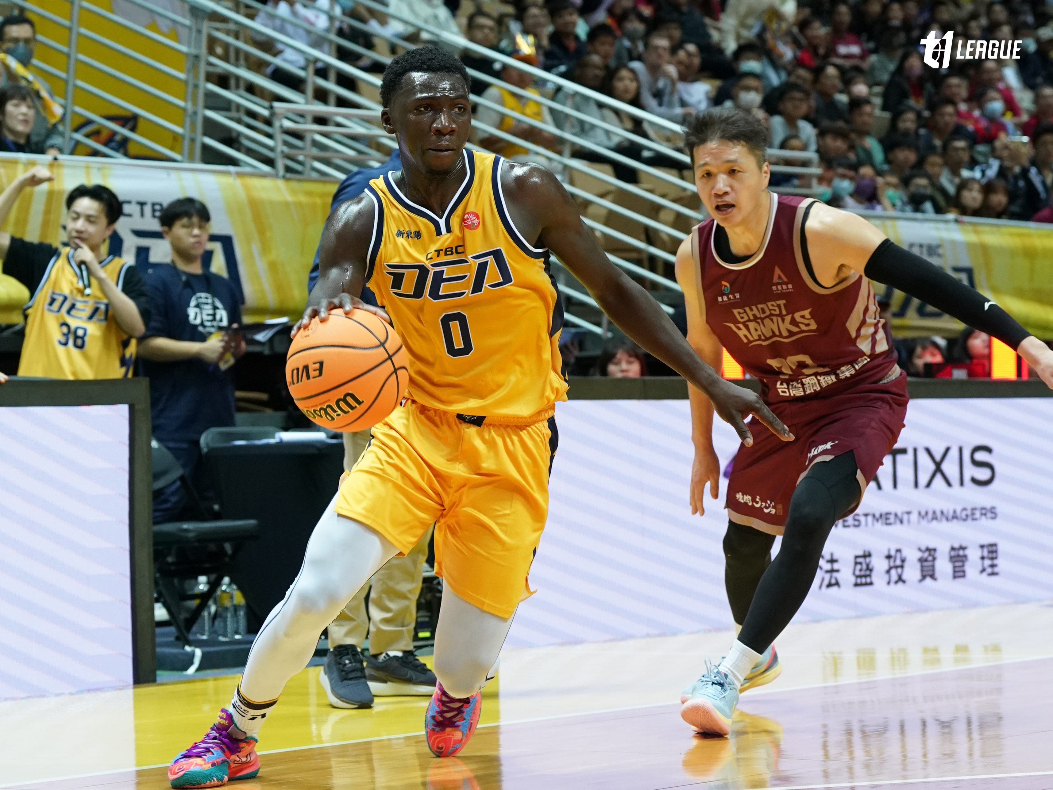 阿巴西22分捍衛主場　特攻退獵鷹搶開幕戰紅盤