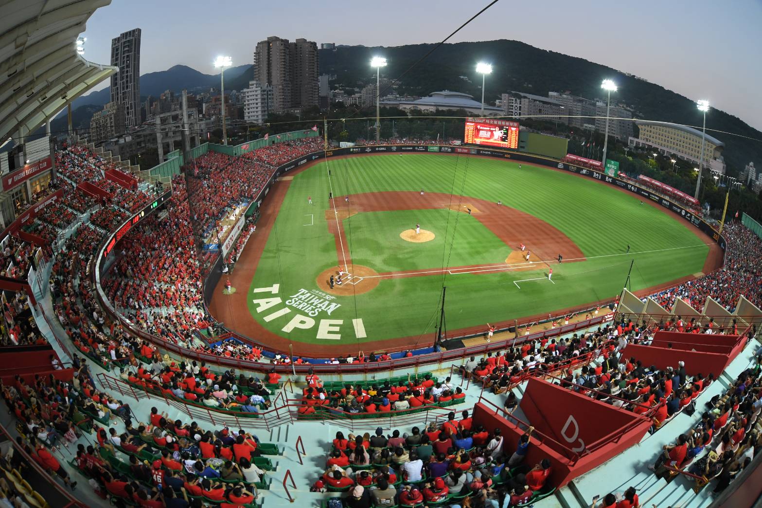 台灣大賽首戰10000人滿場，圖為今天的天母棒球場。特約攝影蔡光逸/攝
