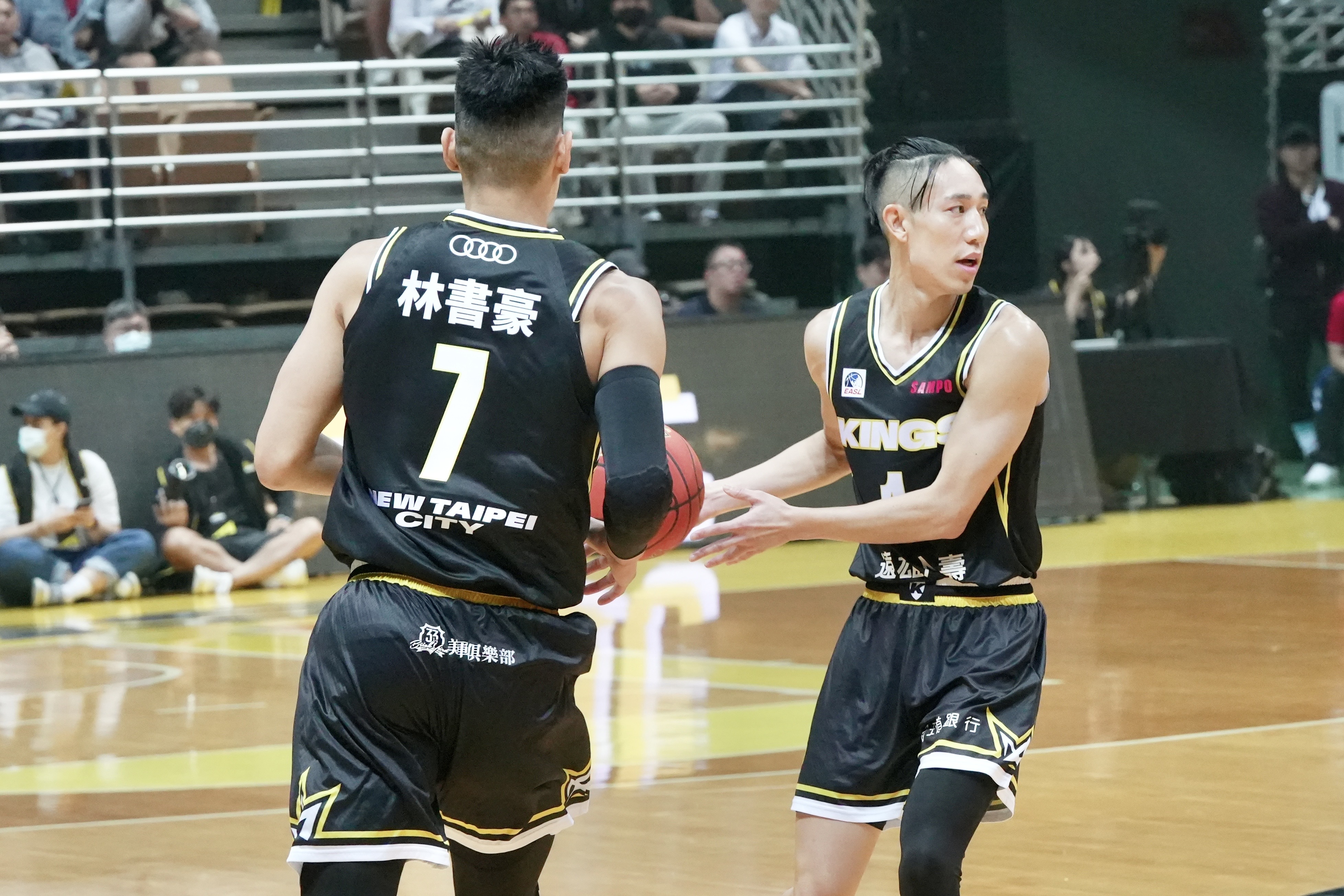 林書豪近大三元　林家兄弟聯手東超搶勝