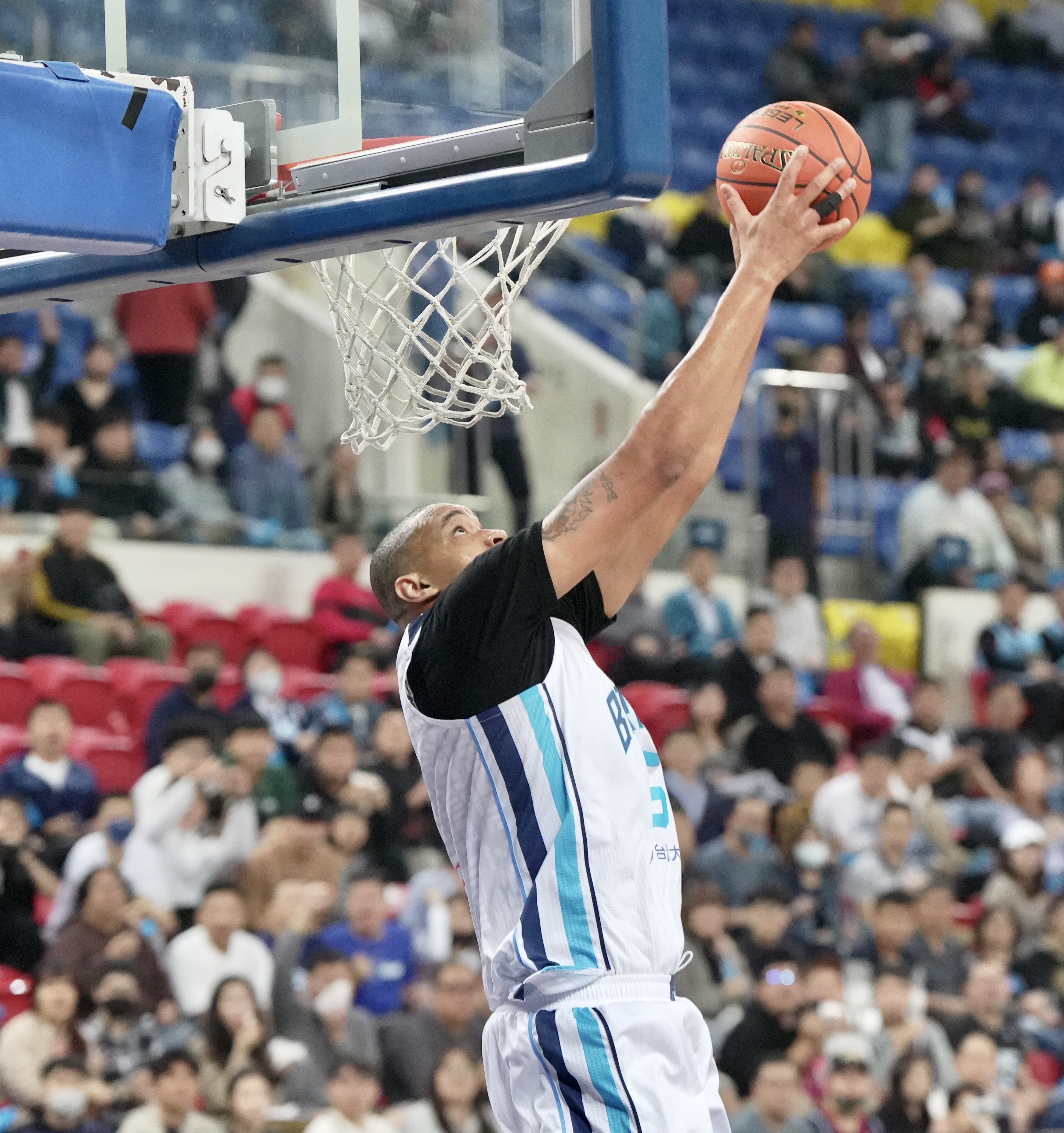 強森+辛特力合攻55分　勇士收東超首勝