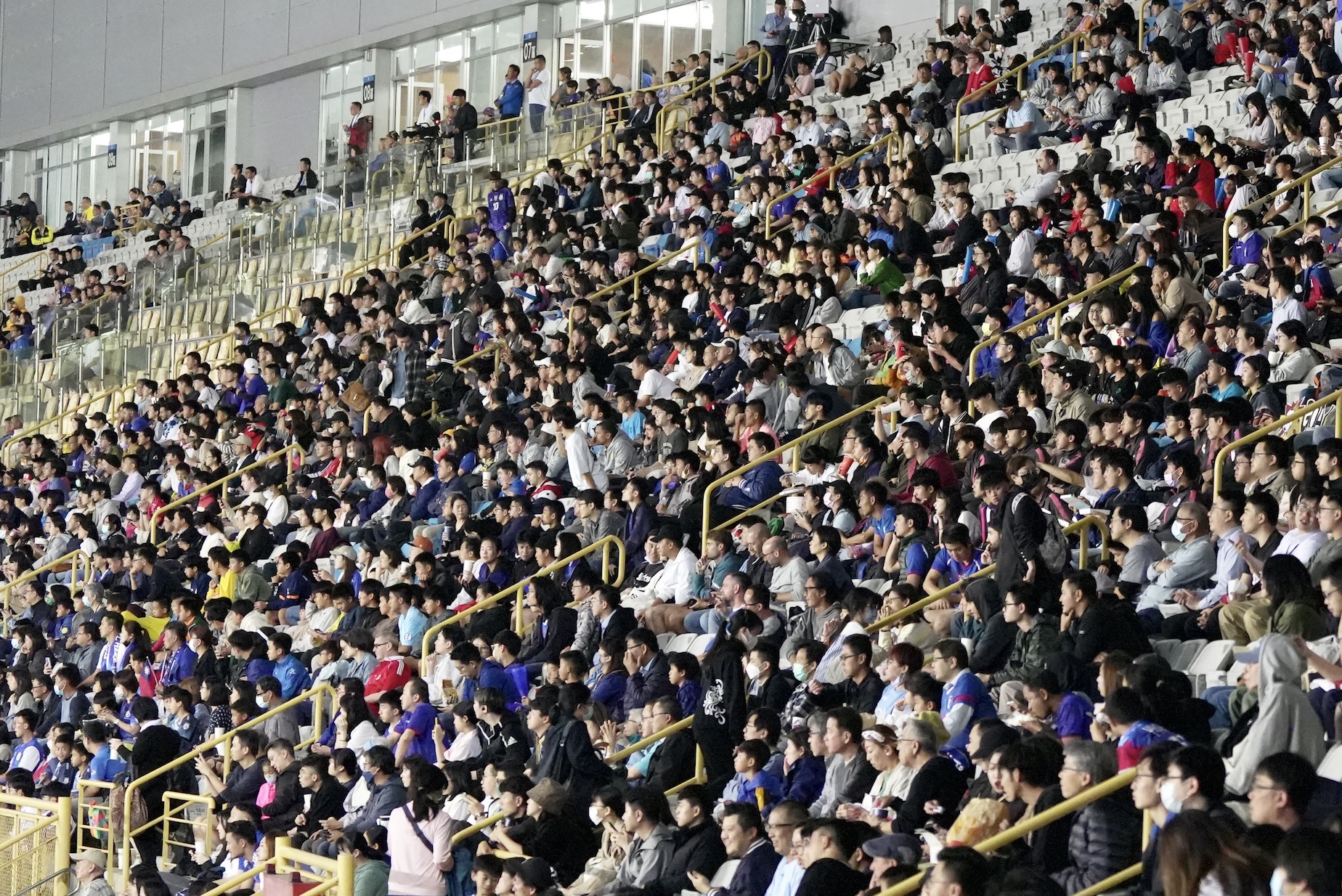 近萬人進台北田徑場　中華男足隊主場力抗大馬