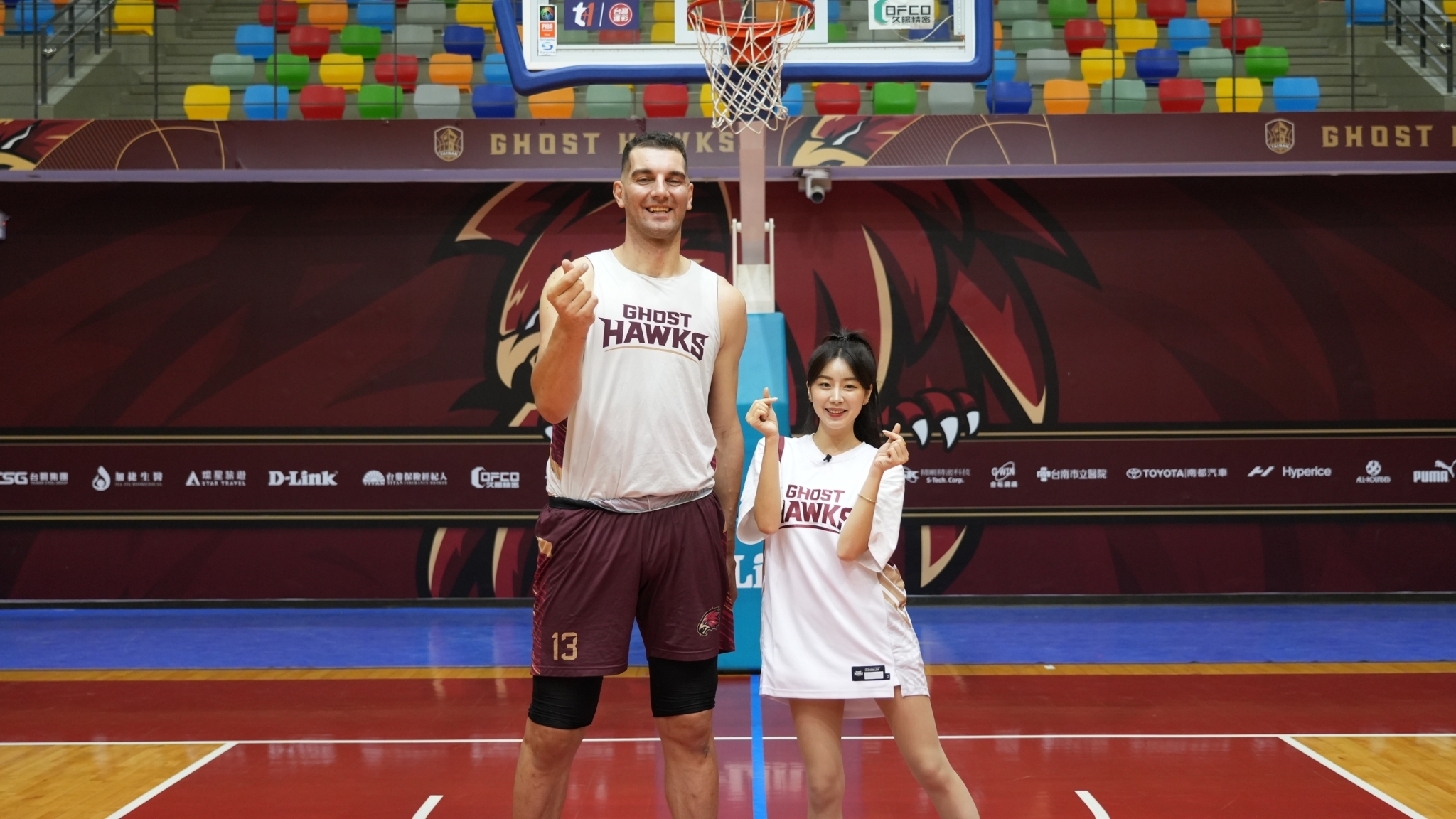 台鋼「最強外掛」安芝儇　首度探班獵鷹籃球隊