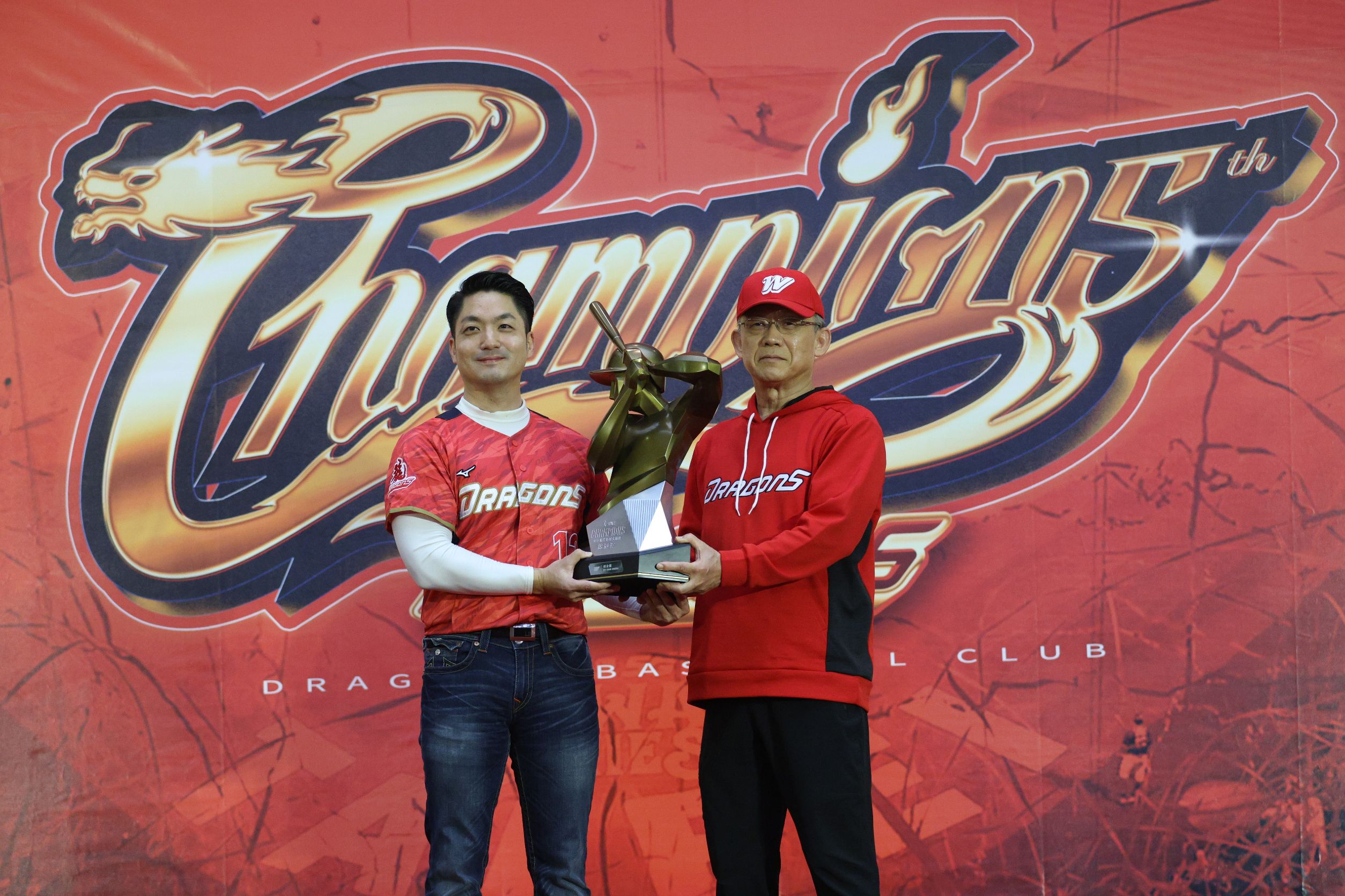 尷尬！蔣萬安迎接冠軍龍球迷喊要大巨蛋門票　最快明公布第3波售票資訊