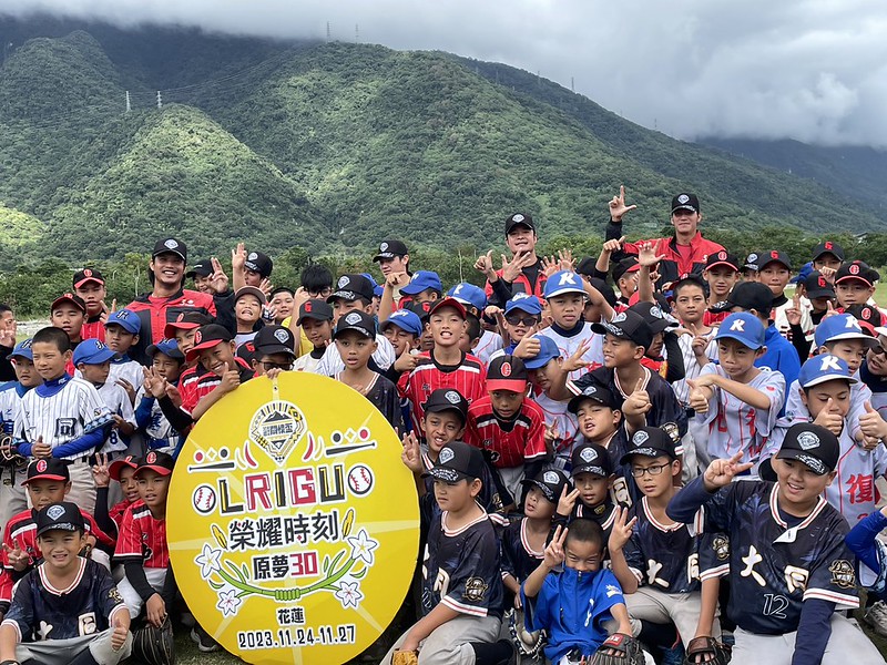關懷盃》棒球教室認真學　林智勝還要求孩子尊重
