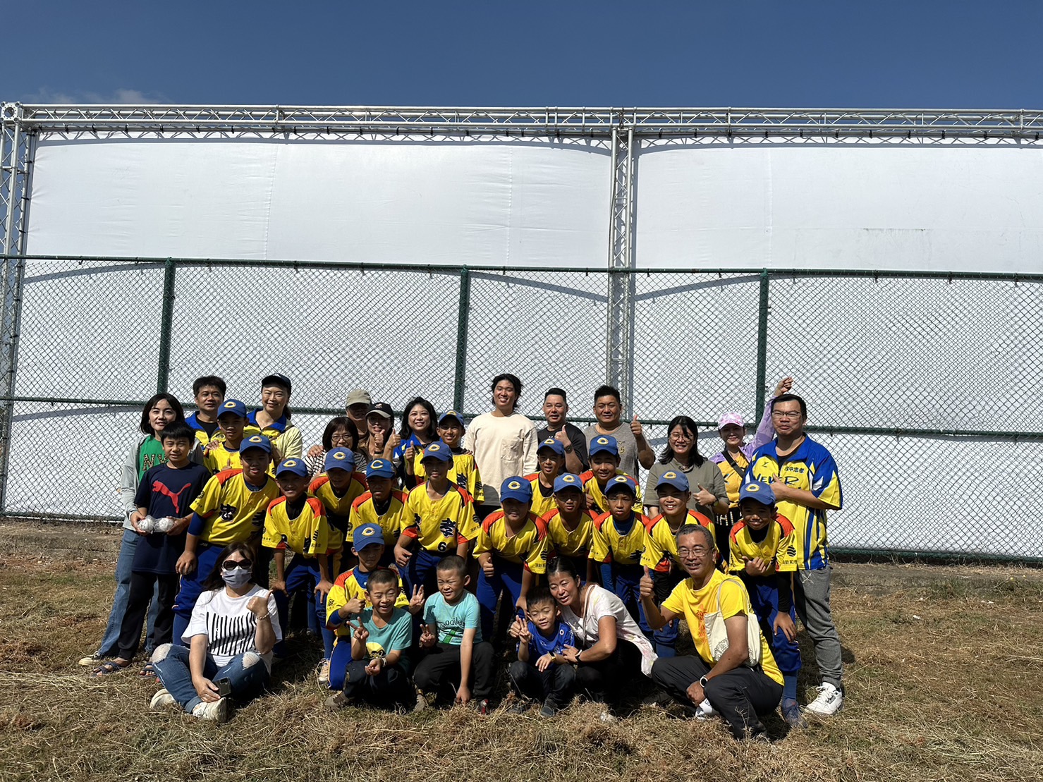 徐生明盃》古林睿煬親送喜餅到彰化　啟蒙教練賴朝榮超驚喜