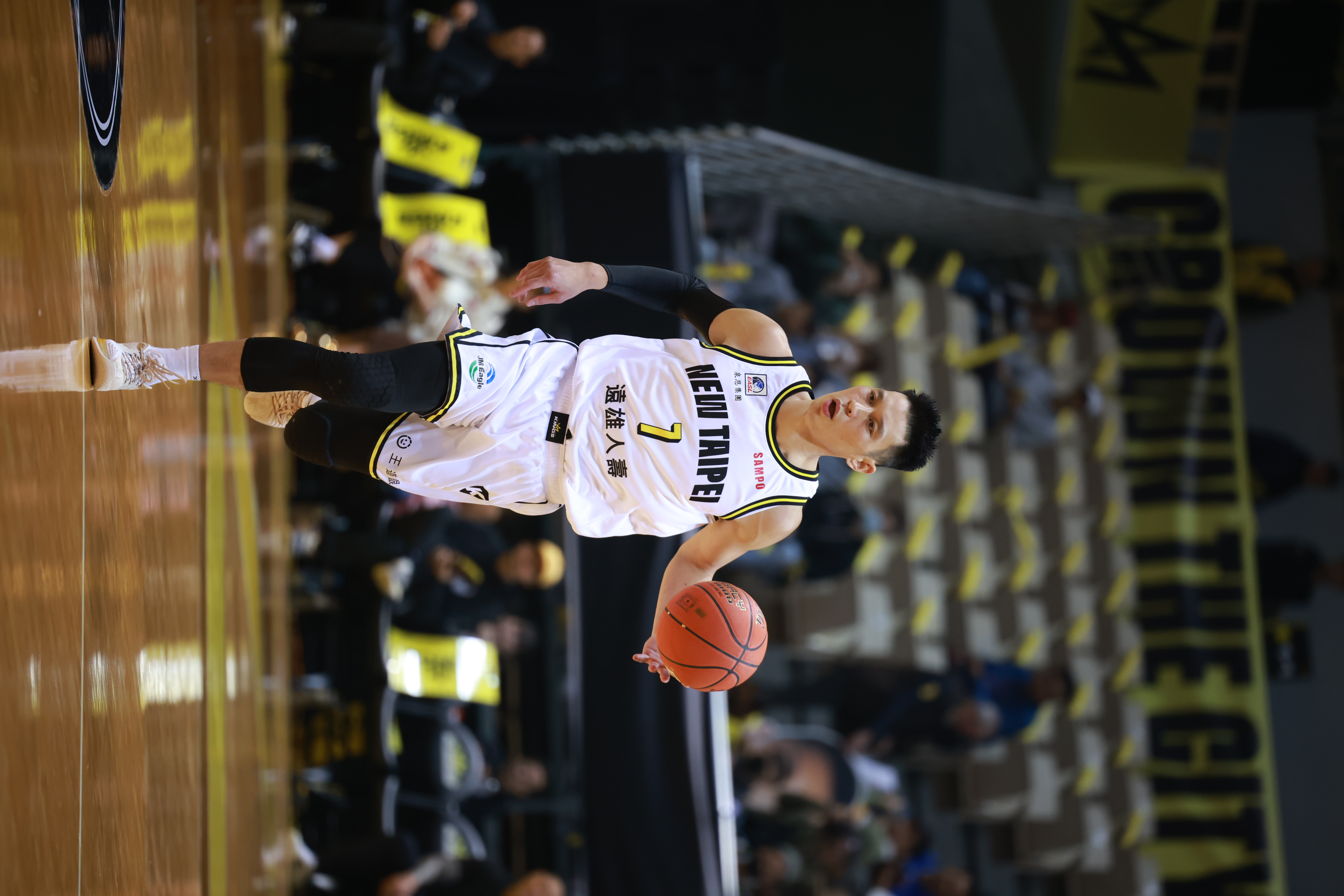 林書豪回高雄娘家　16分7籃板擒鋼鐵人