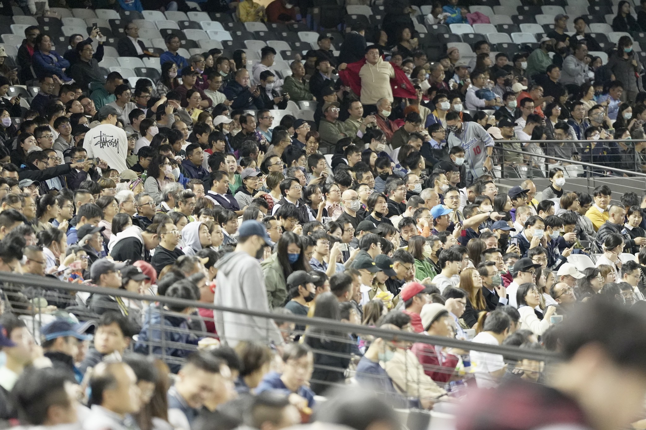 亞錦賽》大巨蛋日泰戰人數比洲際台巴戰多快3倍　台灣球迷全幫日本的對手加油　