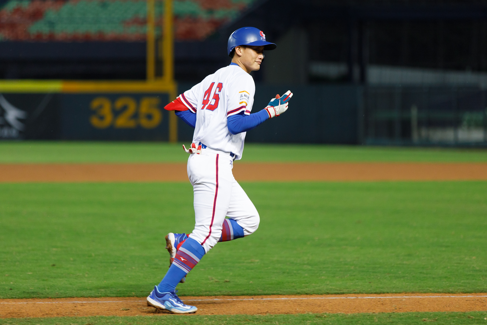 亞錦賽》劉基鴻2分砲+鐵支火燙帶領　中華隊提前5局擊敗香港