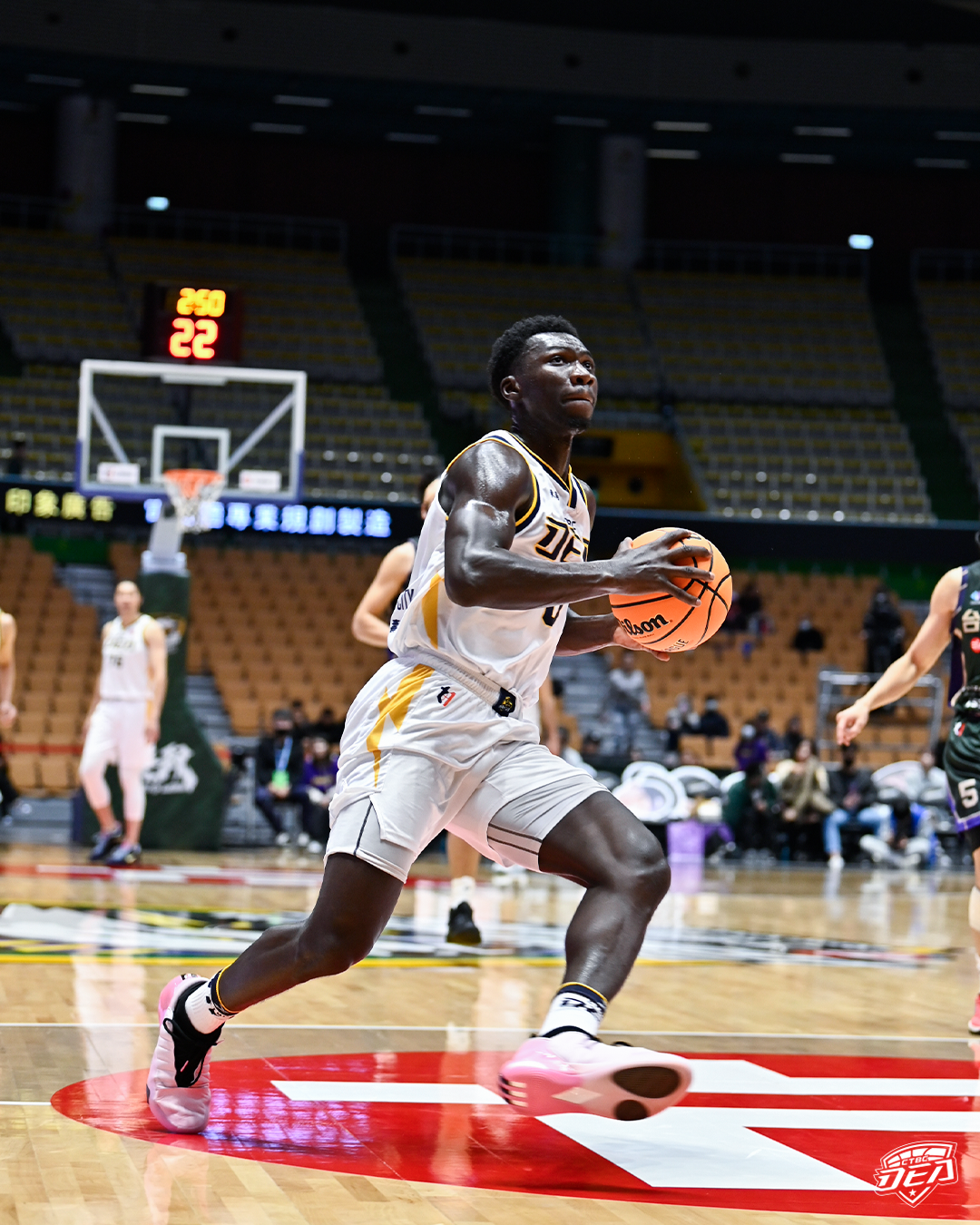 阿巴西上半場大爆發　三分球9投7中、轟27分