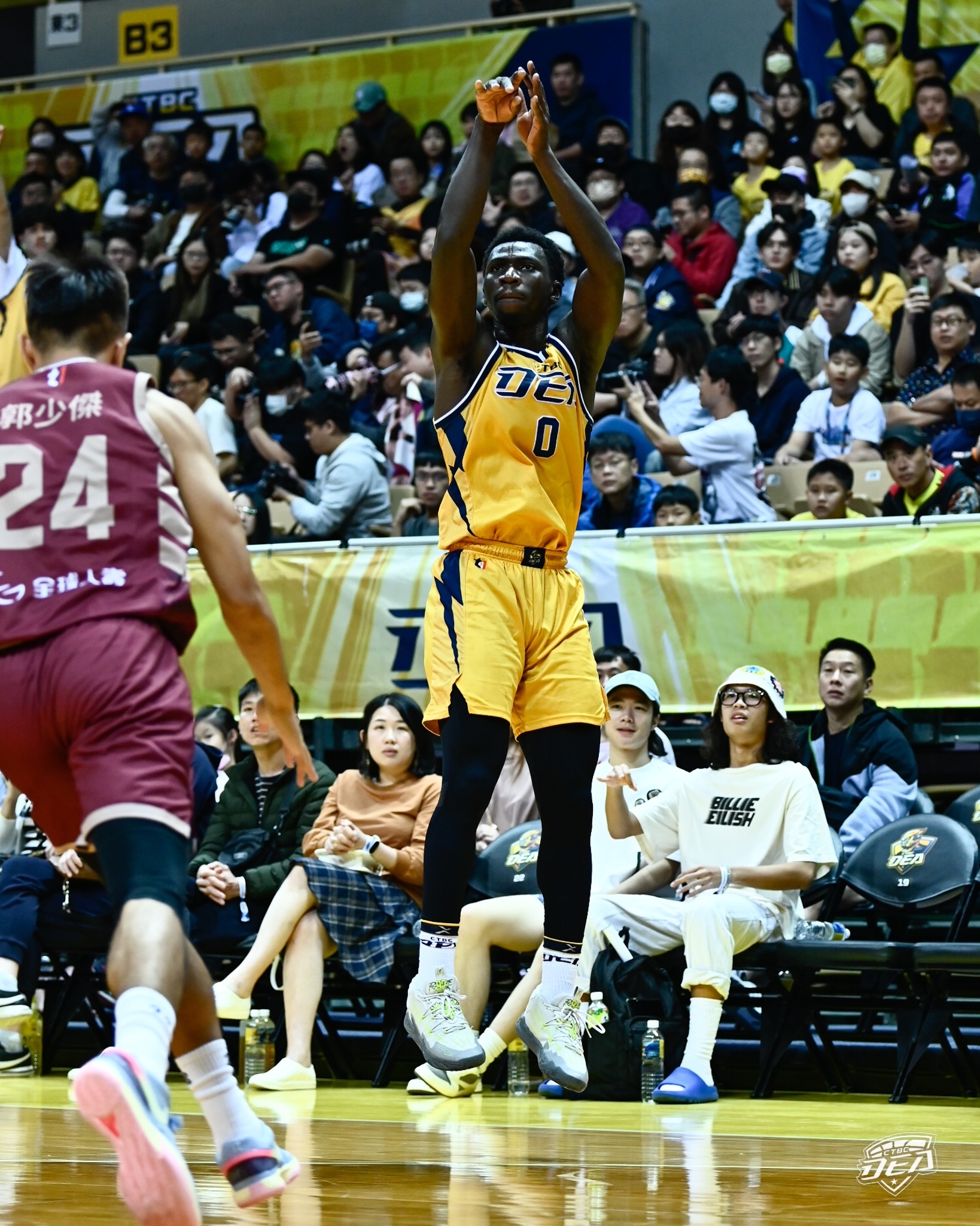 被夾擊還是能投進　劉總讚阿巴西是洋將等級