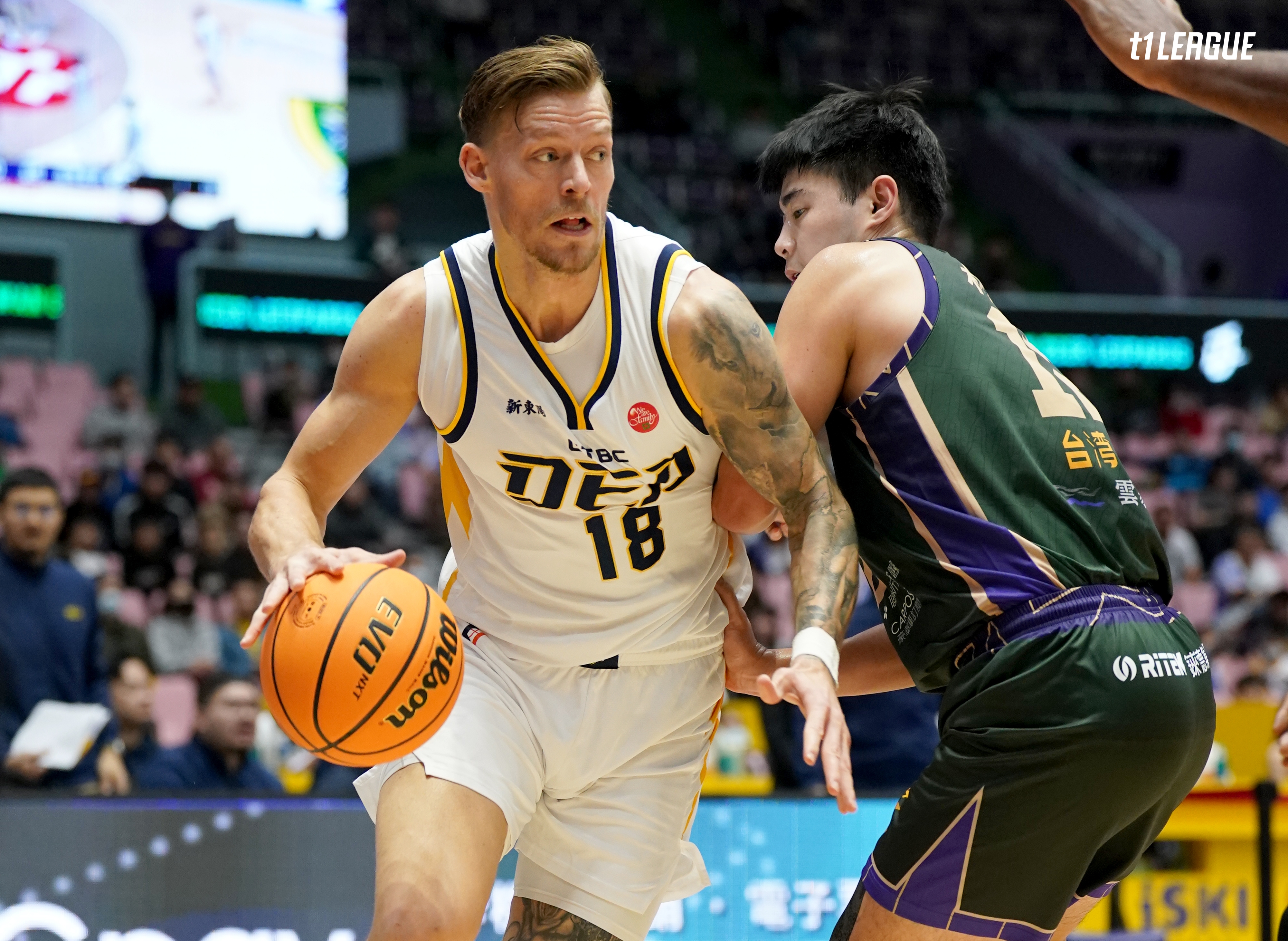 飛克中場壓哨三分球　特攻領先戰神