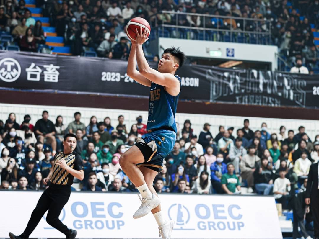 洪楷傑上半場5顆三分球　勇士13分領先鋼鐵人