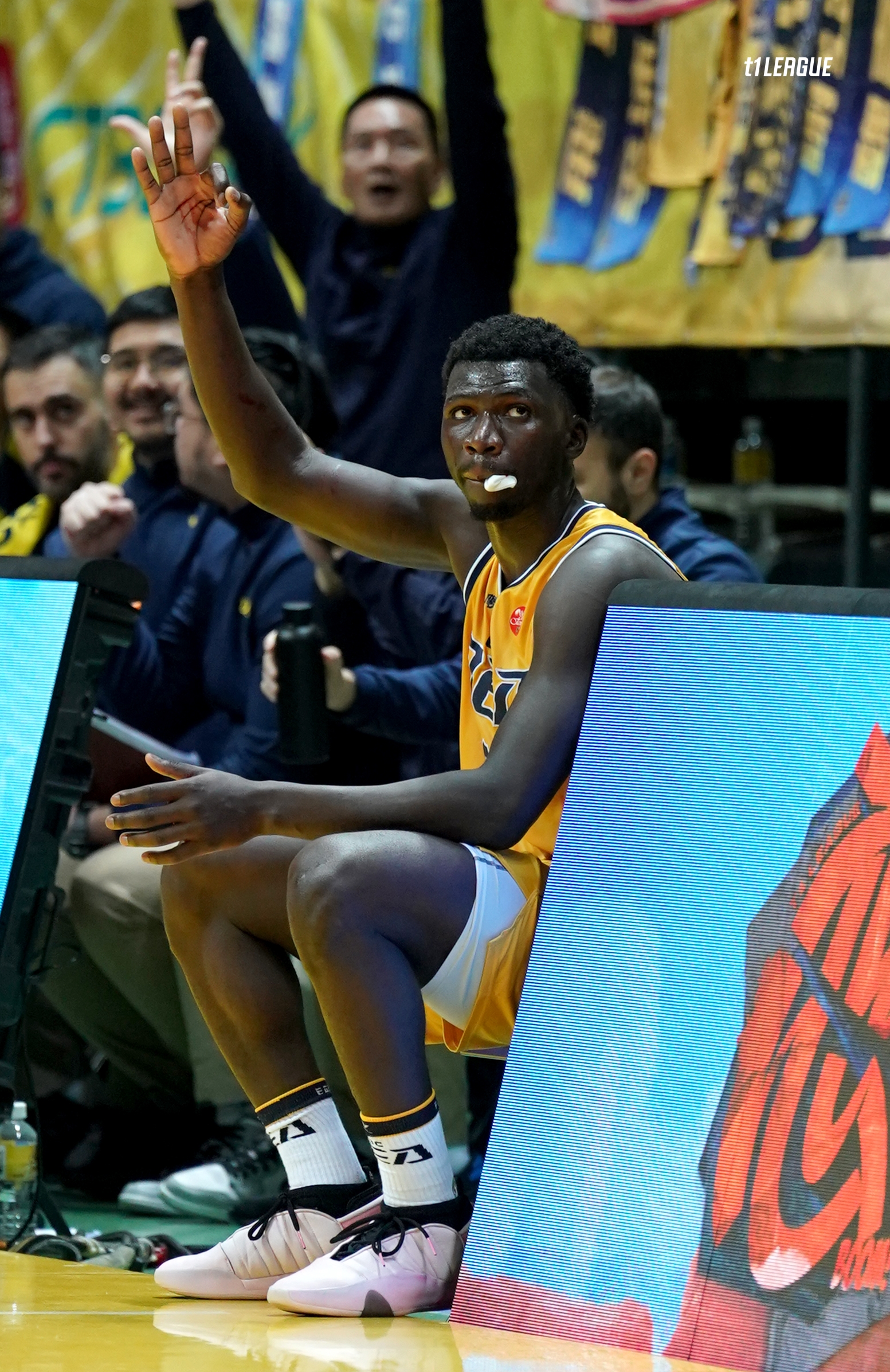 阿巴西嘴破送醫縫針　特攻主場連勝紀錄被破