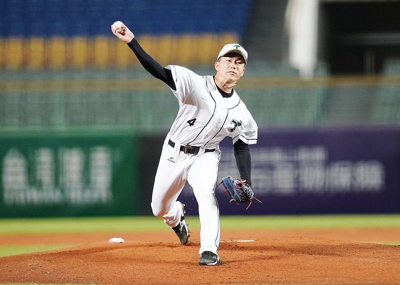 洪一中賽後直接說有正式合約　小野寺賢人驚喜：來年請多多指教