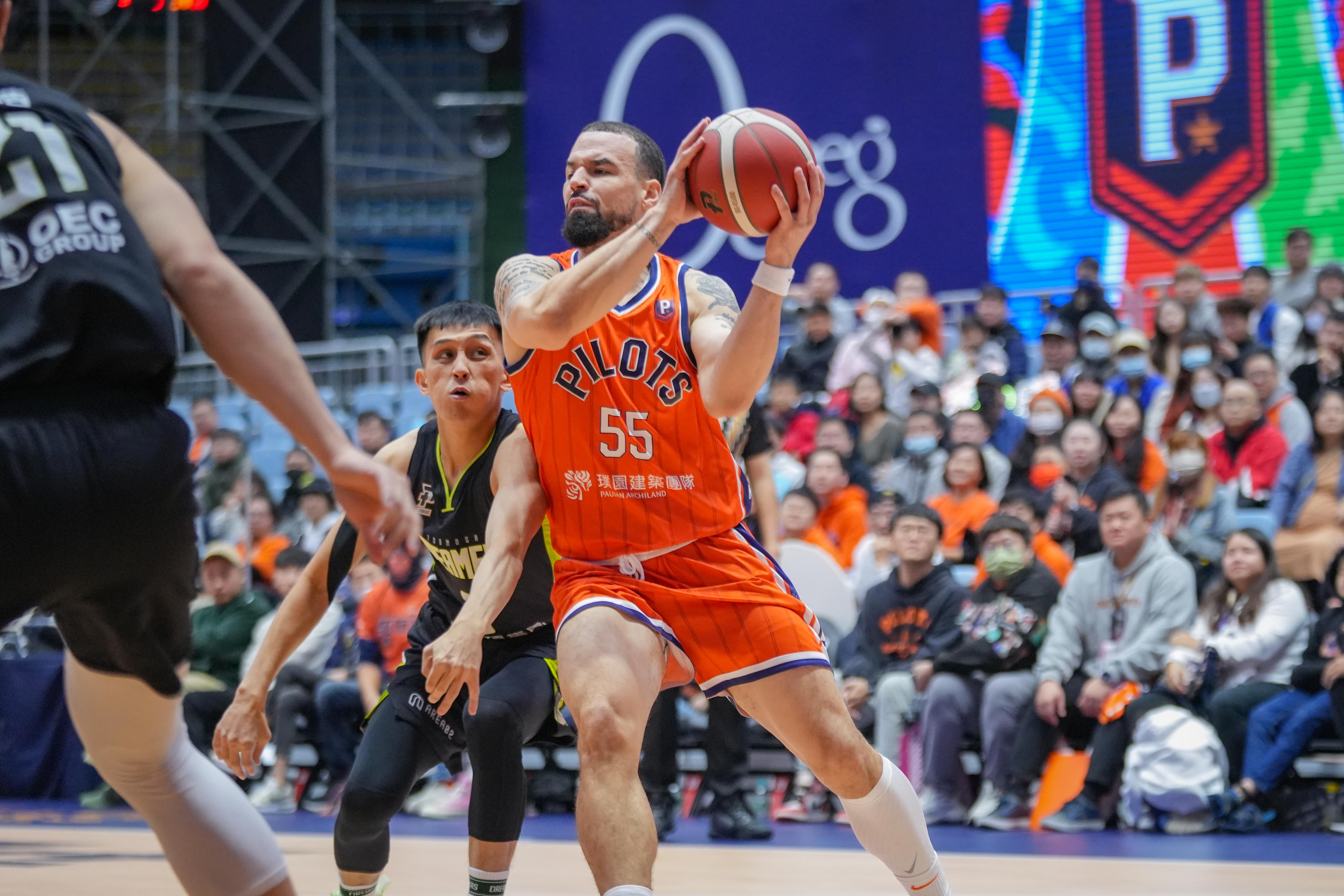 塔克助攻盧峻翔　領航猿上半場領先鋼鐵人