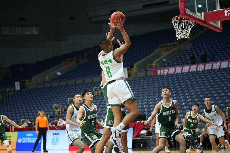 林現惟砍32分率松山輕取高苑闖8強　黃萬隆賽後現身成「聖誕大禮」