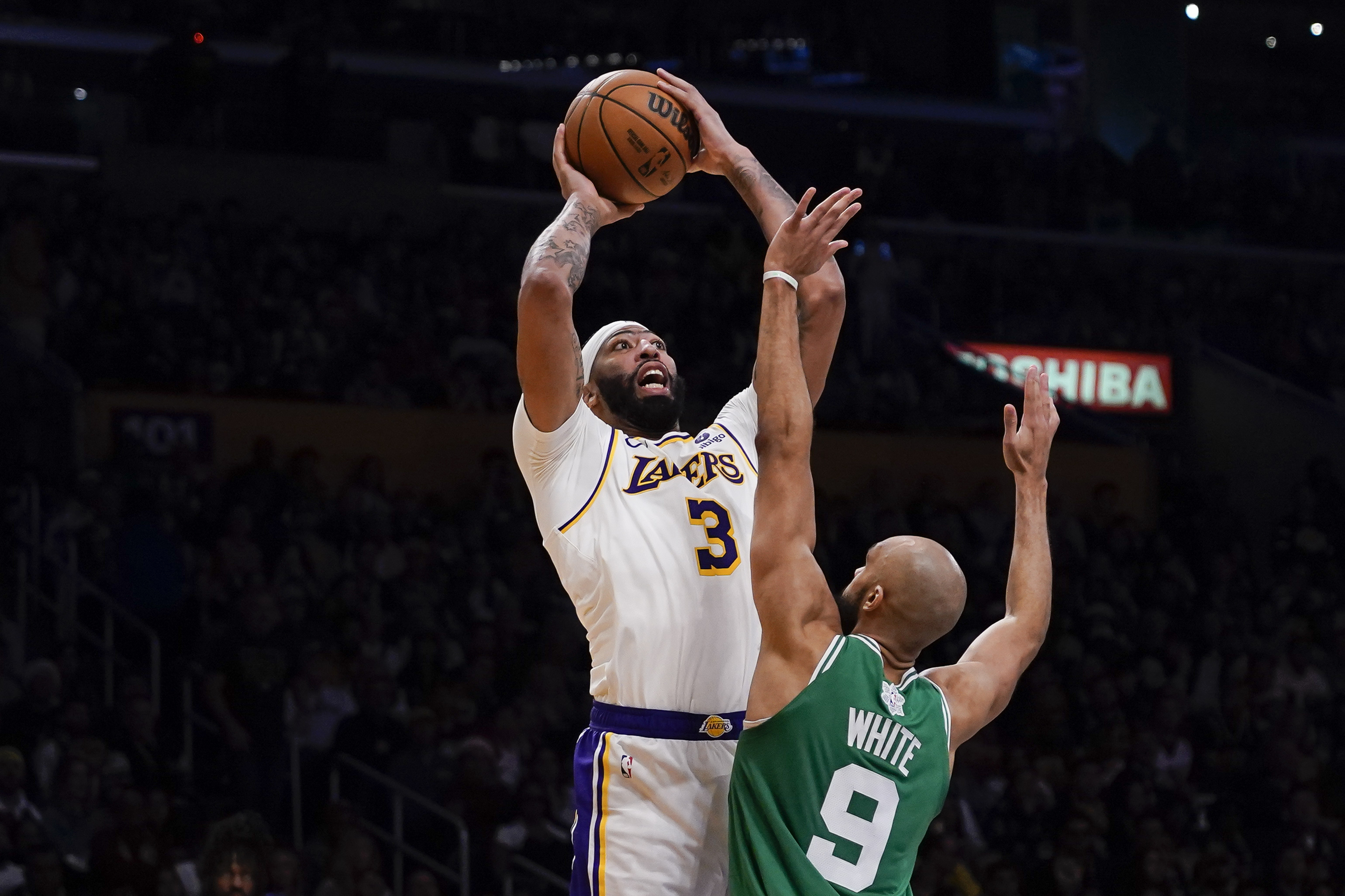 聖誕大戰AD狂砍40分　比肩19年前Kobe湖人隊史紀錄