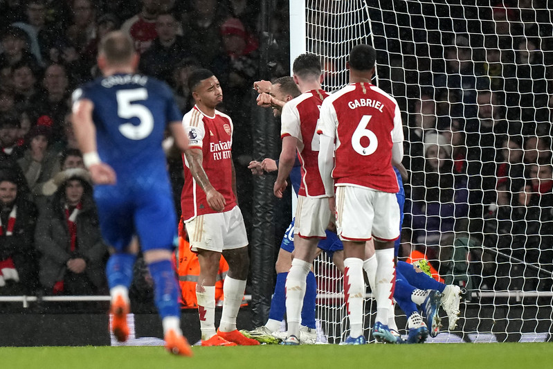 兵工廠完敗　利物浦鎖定英超半程榜首