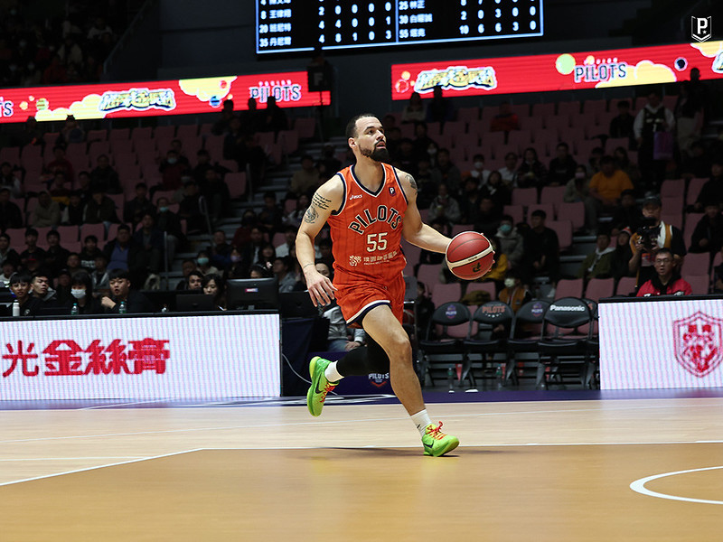 老師下課放寒假　領航猿宣布與塔克解約